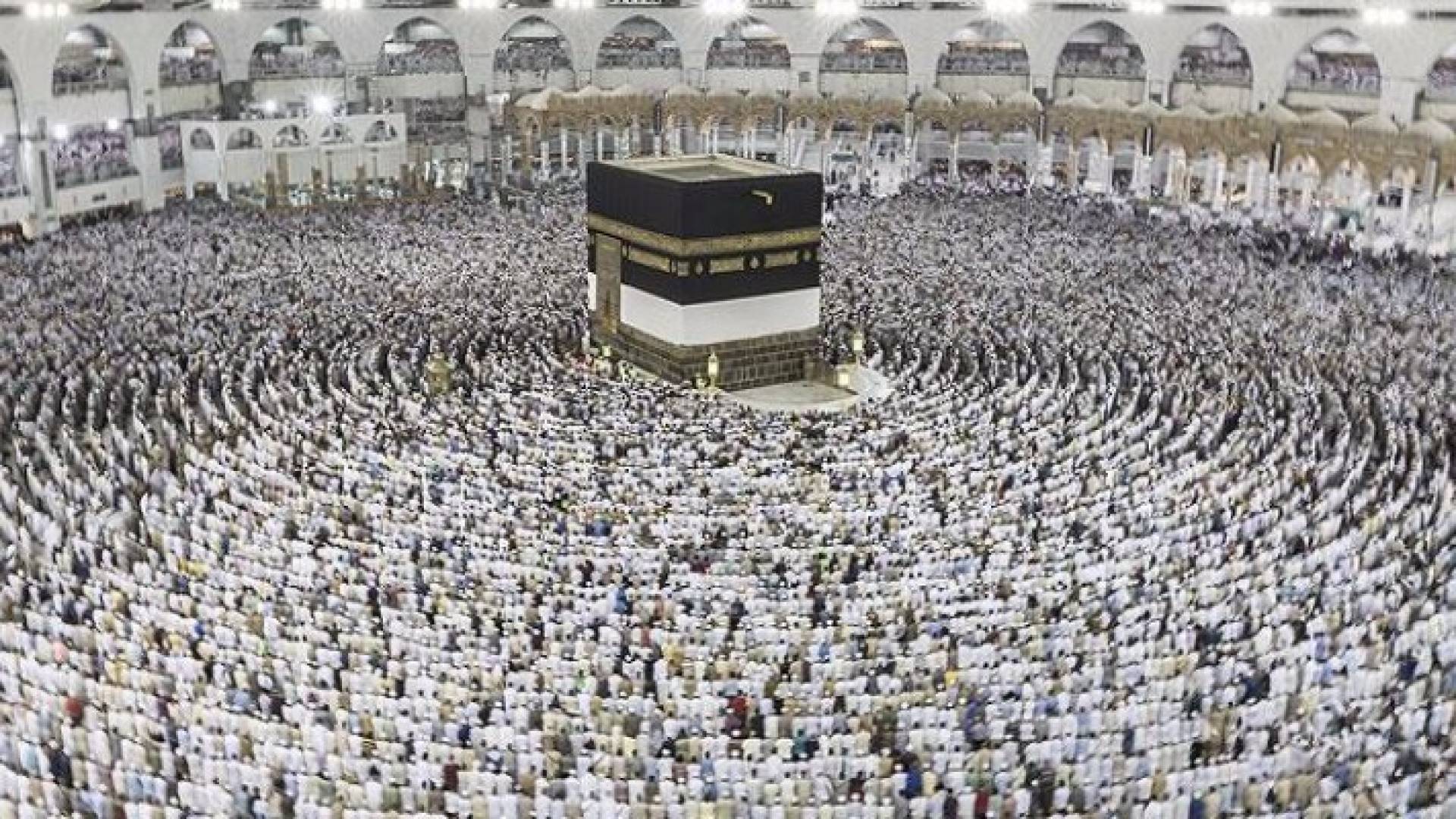 قصة 3 حجاج جمعهم الشوق للبيت العتيق