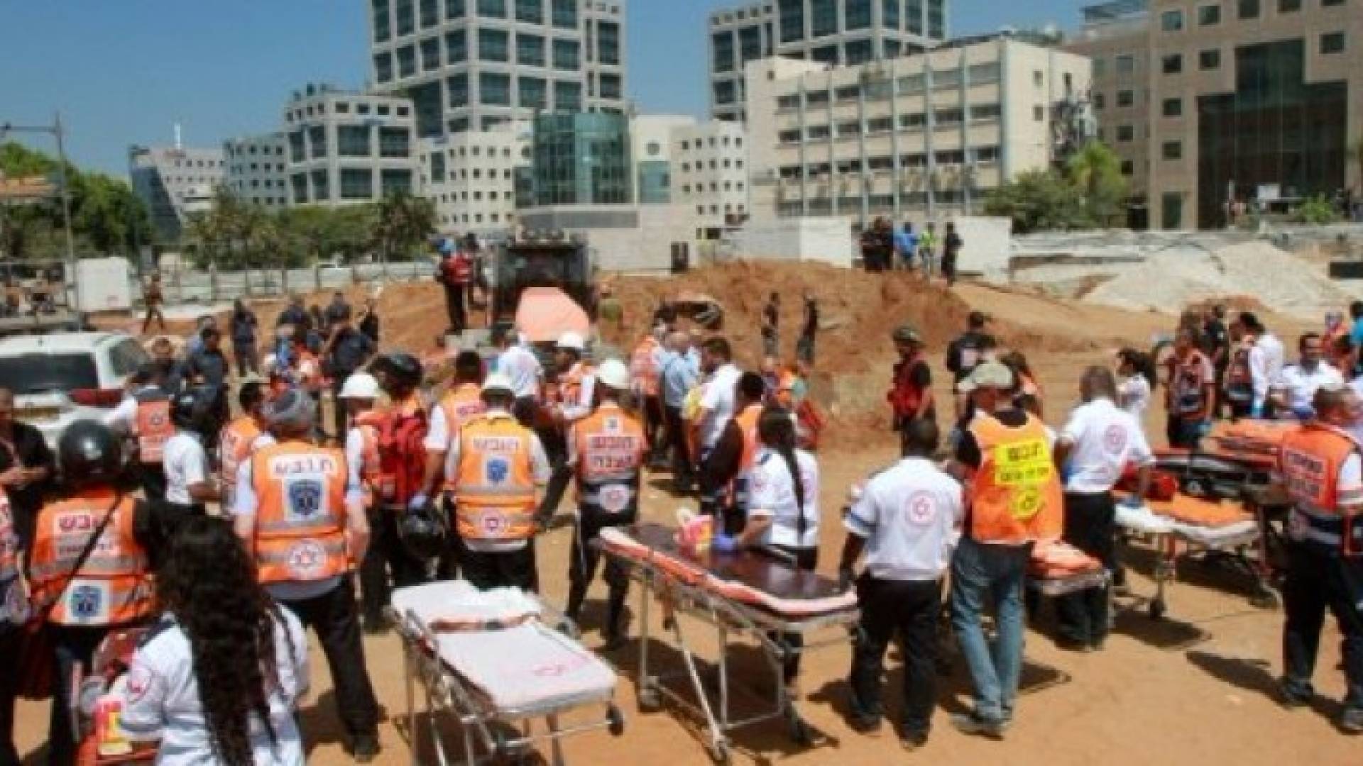 خمسة قتلى في انهيار مبنى المرآب في تل ابيب الاثنين