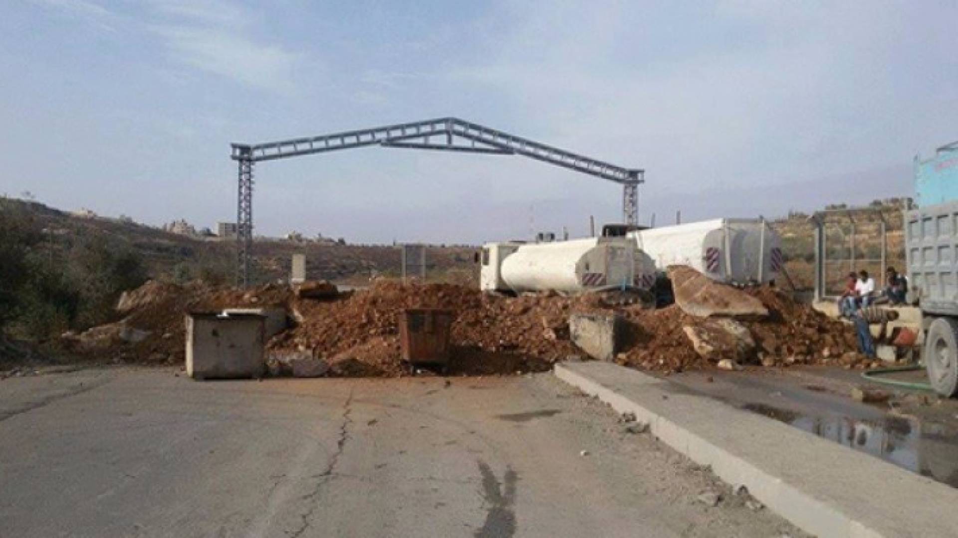 الاحتلال يعيد فتح طرق اغلقها جنوب نابلس