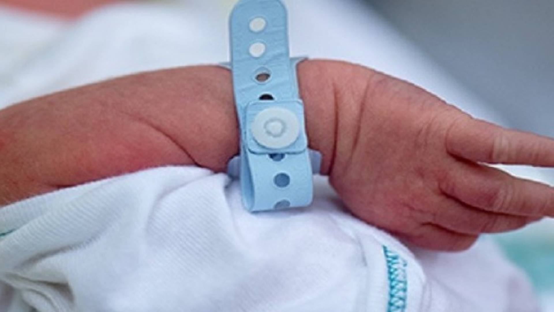 طفل حديث الولادة