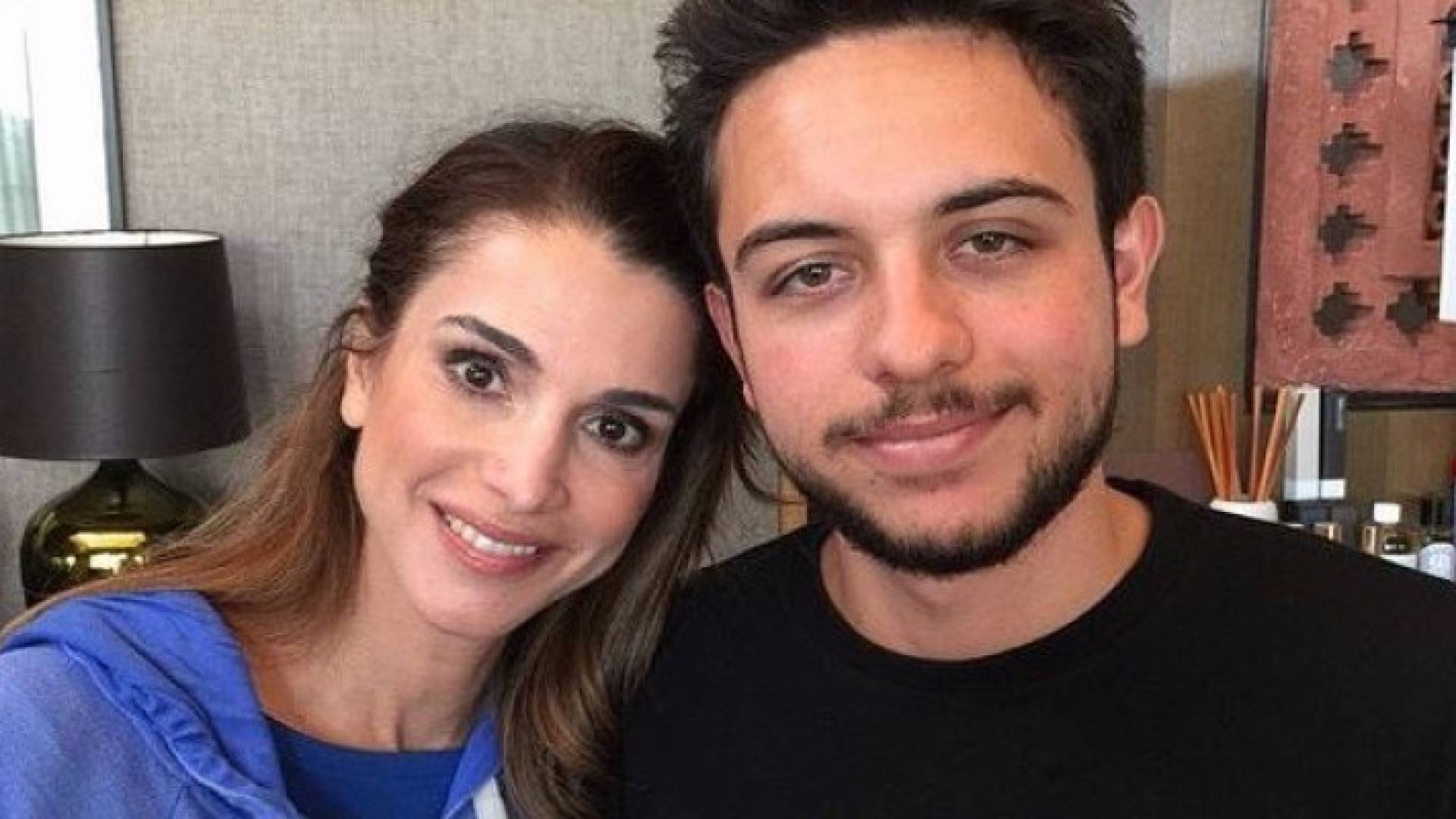 الملكة وولي العهد يهنئان بالعيد