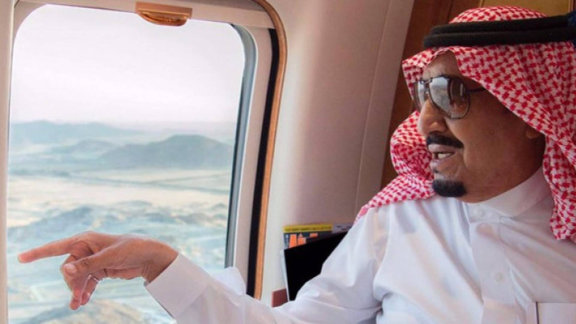 خادم الحرمين يصل إلى منى للإشراف على راحة الحجيج