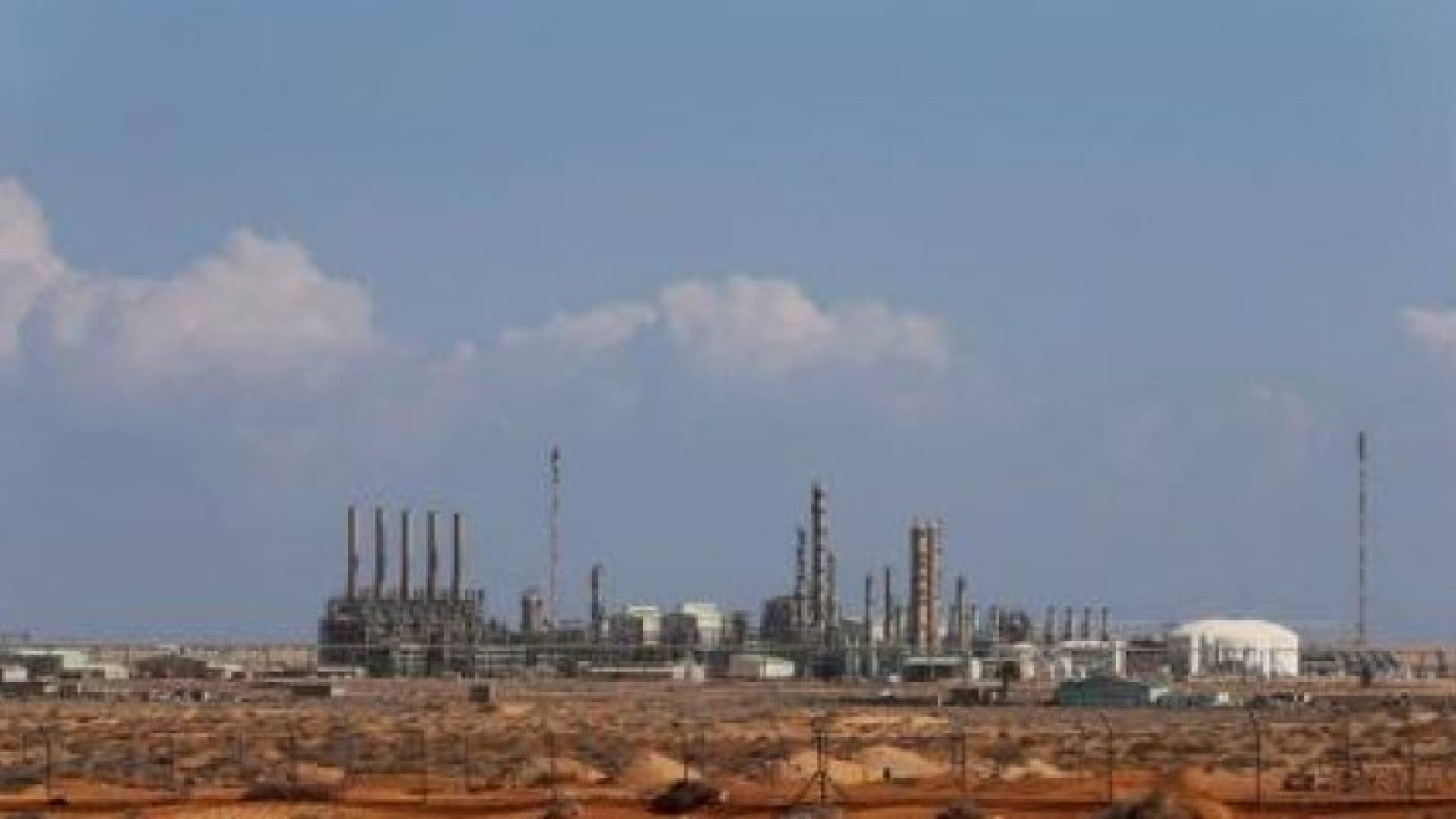 ليبيا: قوات حفتر تسيطر على موانئ نفطية رئيسية