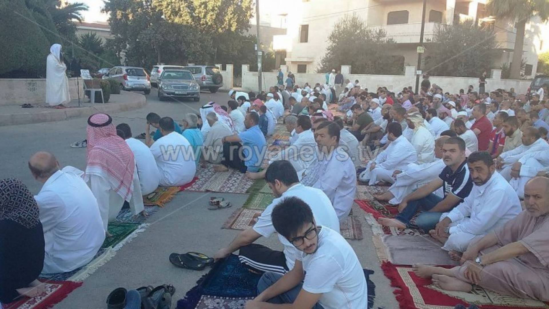 الأردنيون يؤدون صلاة وخطبة عيد الأضحى