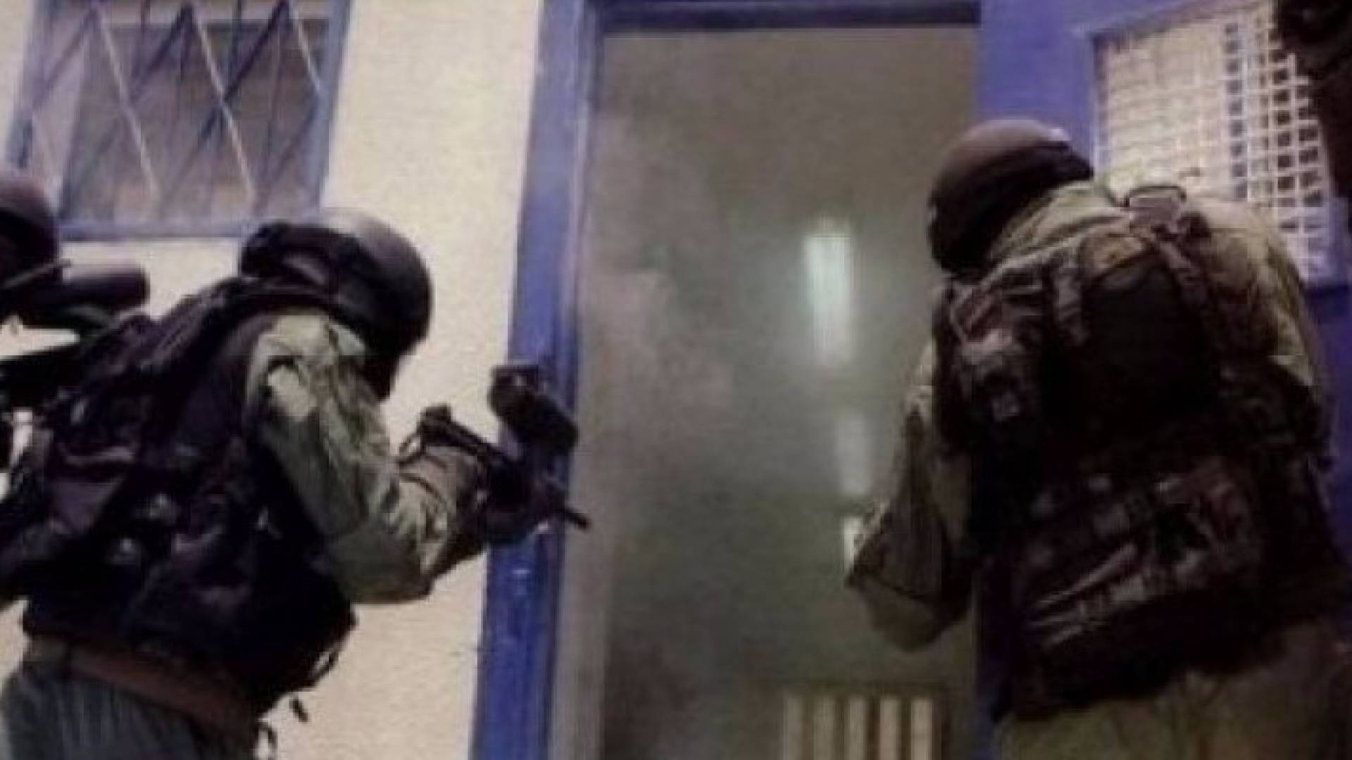 الاحتلال يعتدي على الأسرى في سجن " إيشل "