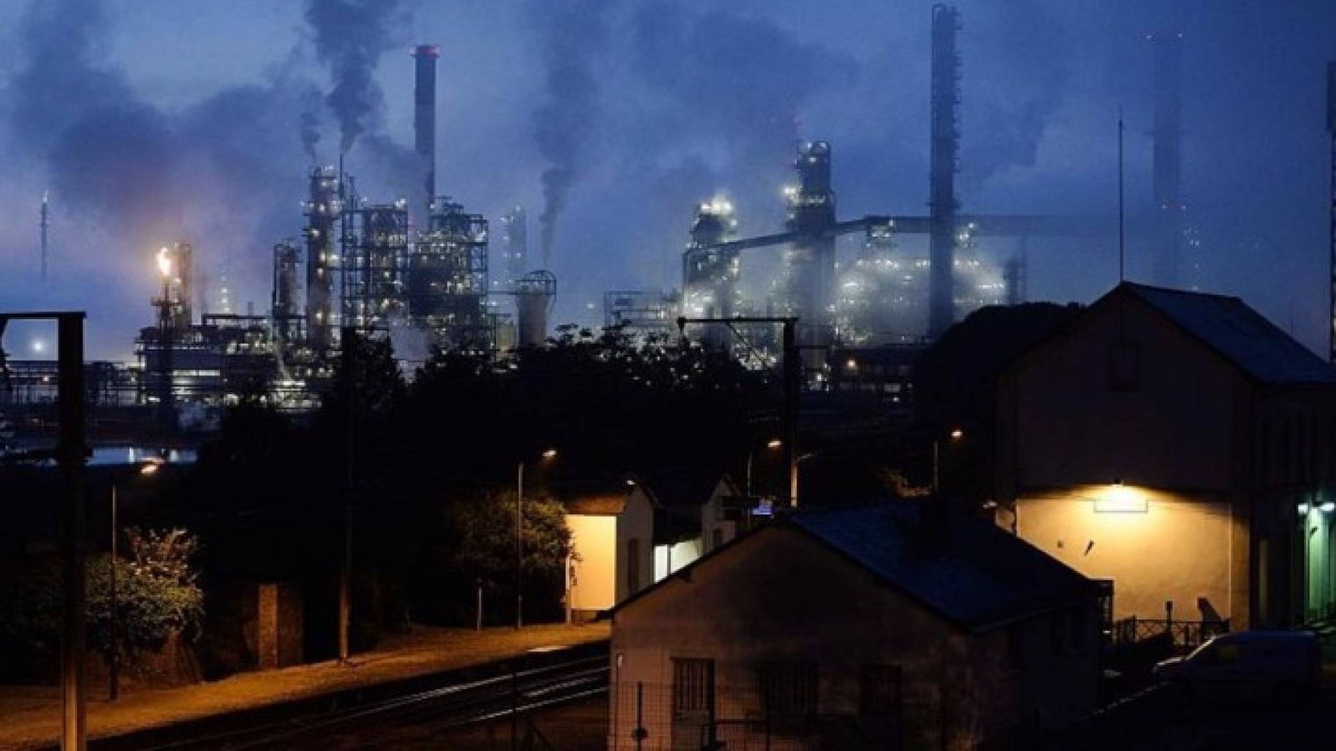 أوبك تتوقع زيادة إنتاج النفط وفائضا أكبر في 2017