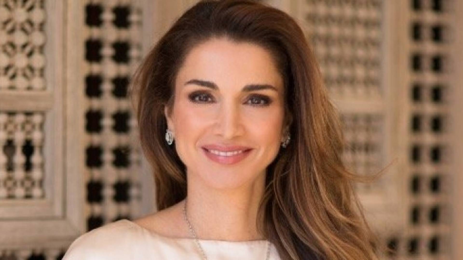 الملكة : كل الفخر ببطلة رفع الأثقال الأردنية ثروت الحجاج على إحراز الفضية في البارالمبية