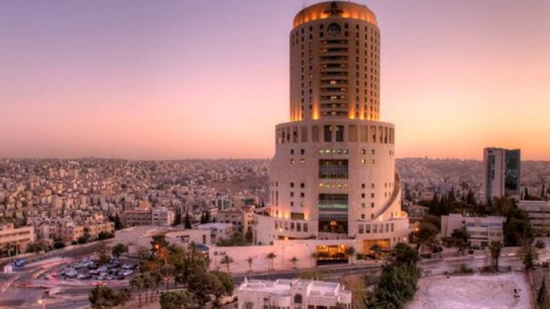 استمرار الأجواء المعتدلة نهارا والرطبة والمائلة للبرودة ليلا حتى نهاية الأسبوع
