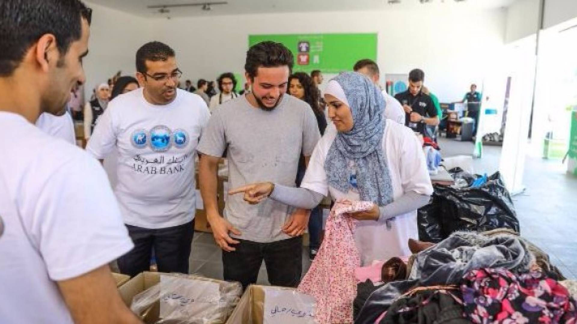 ولي العهد: بنك الملابس مبادرة تعكس التراحم والخير في ايام الخير