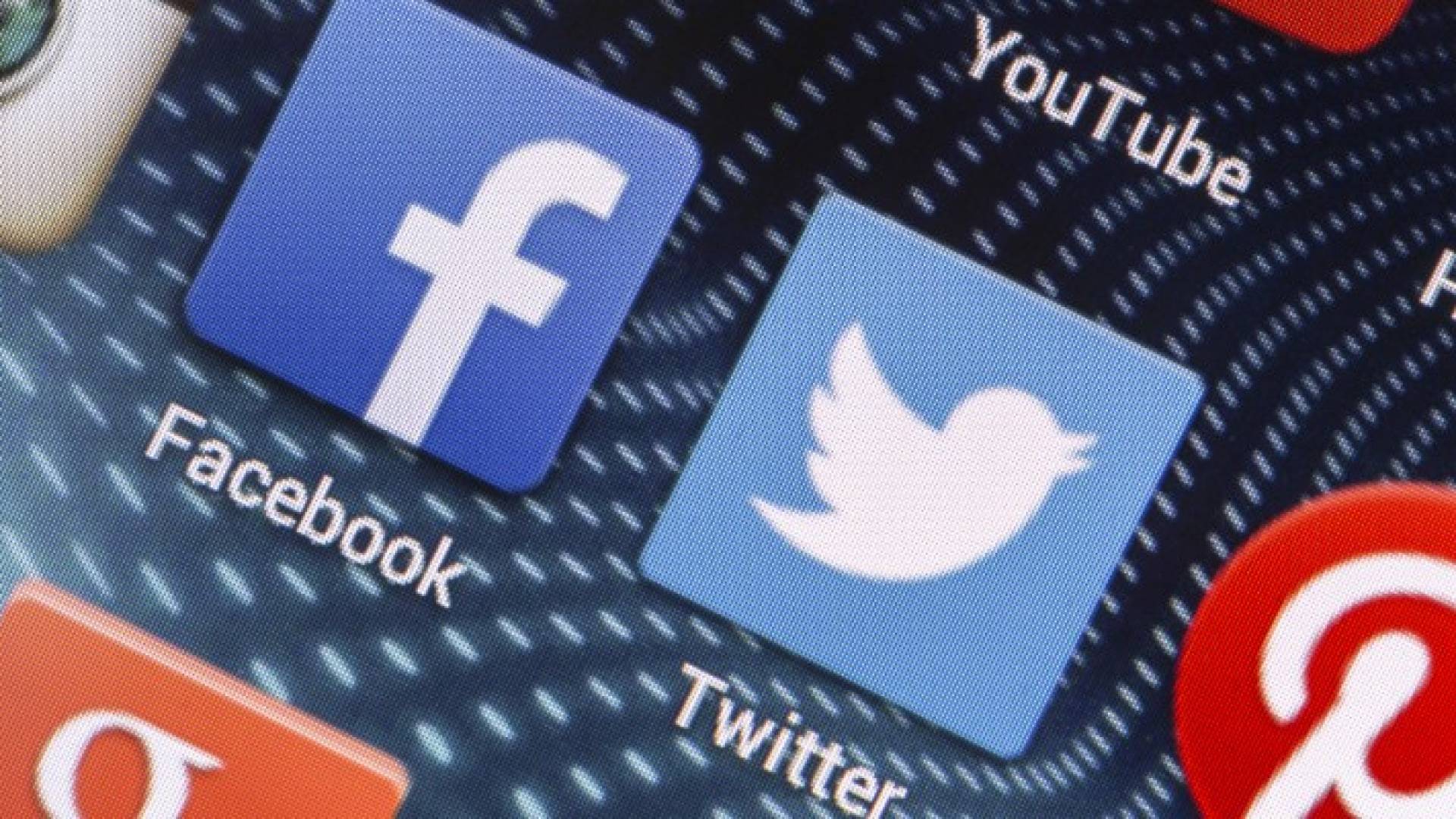 تعاون بين فيس بوك وتويتر ووكالات أنباء للتخلص من الأخبار المزيفة