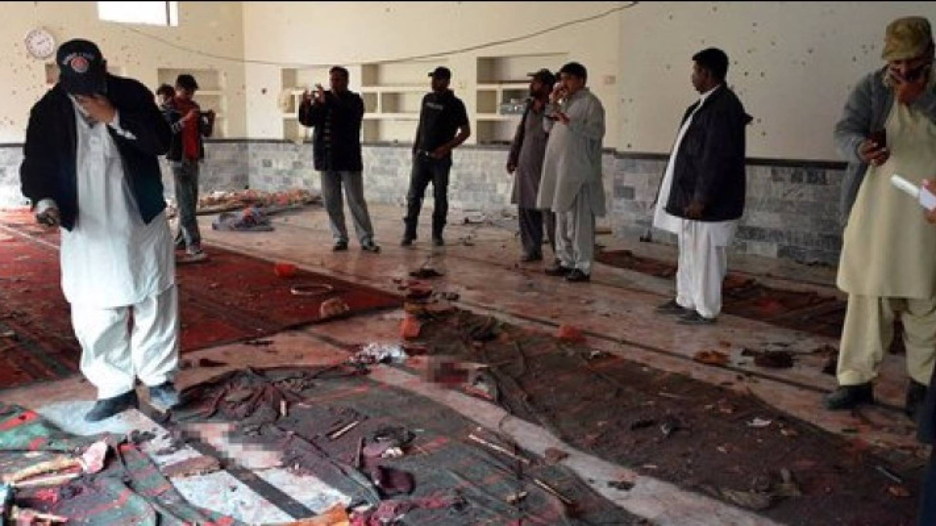 قتلى بانفجار أمام مسجد في باكستان