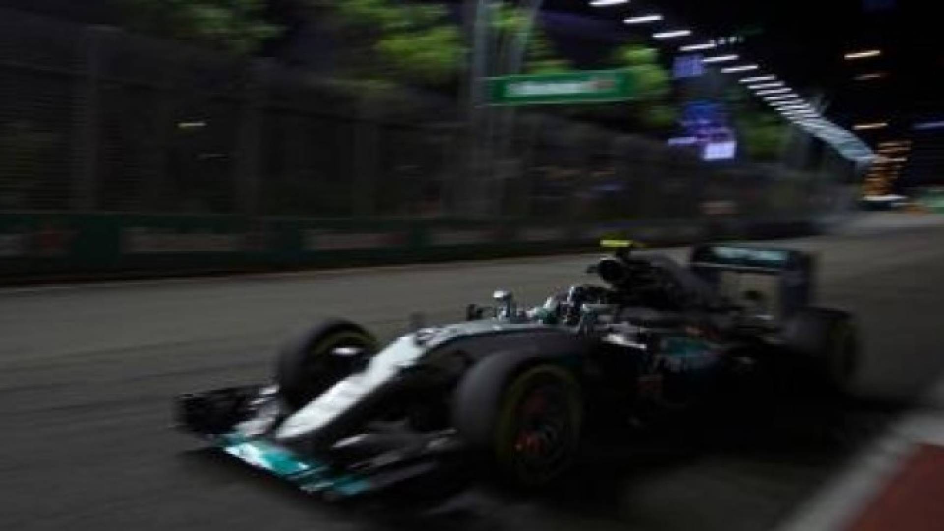 روزبرج الأسرع في التجارب الحرة لسباق سنغافورة