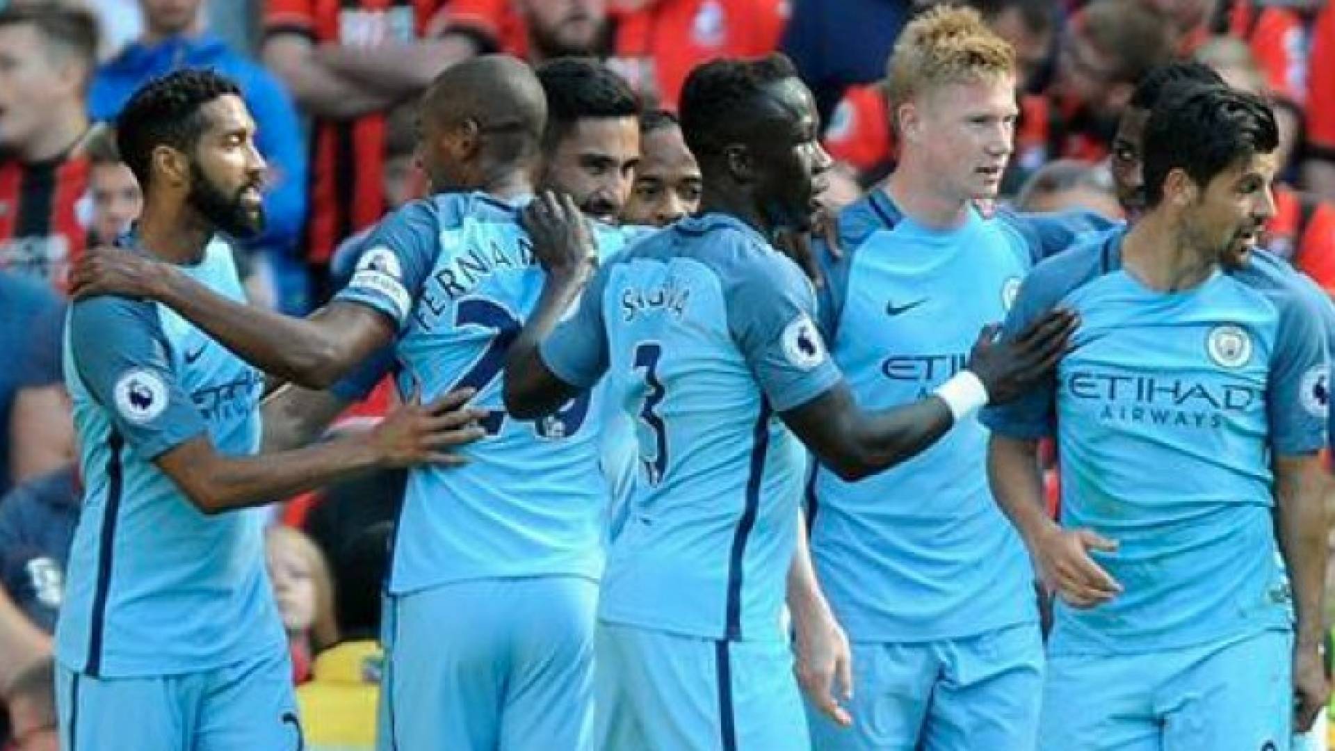 السيتي يواصل تربعه على صدارة الدوري الانجليزي بعد سحقه بورنموث