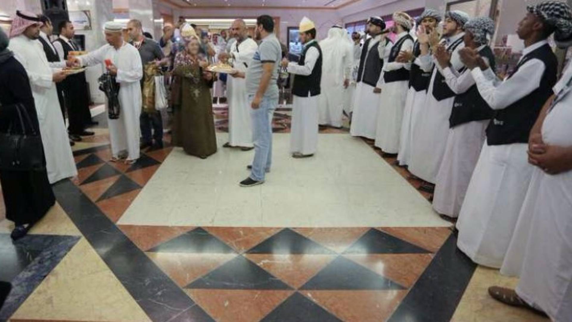 "المدينة" تودع ضيوف خادم الحرمين من ذوي شهداء غزة