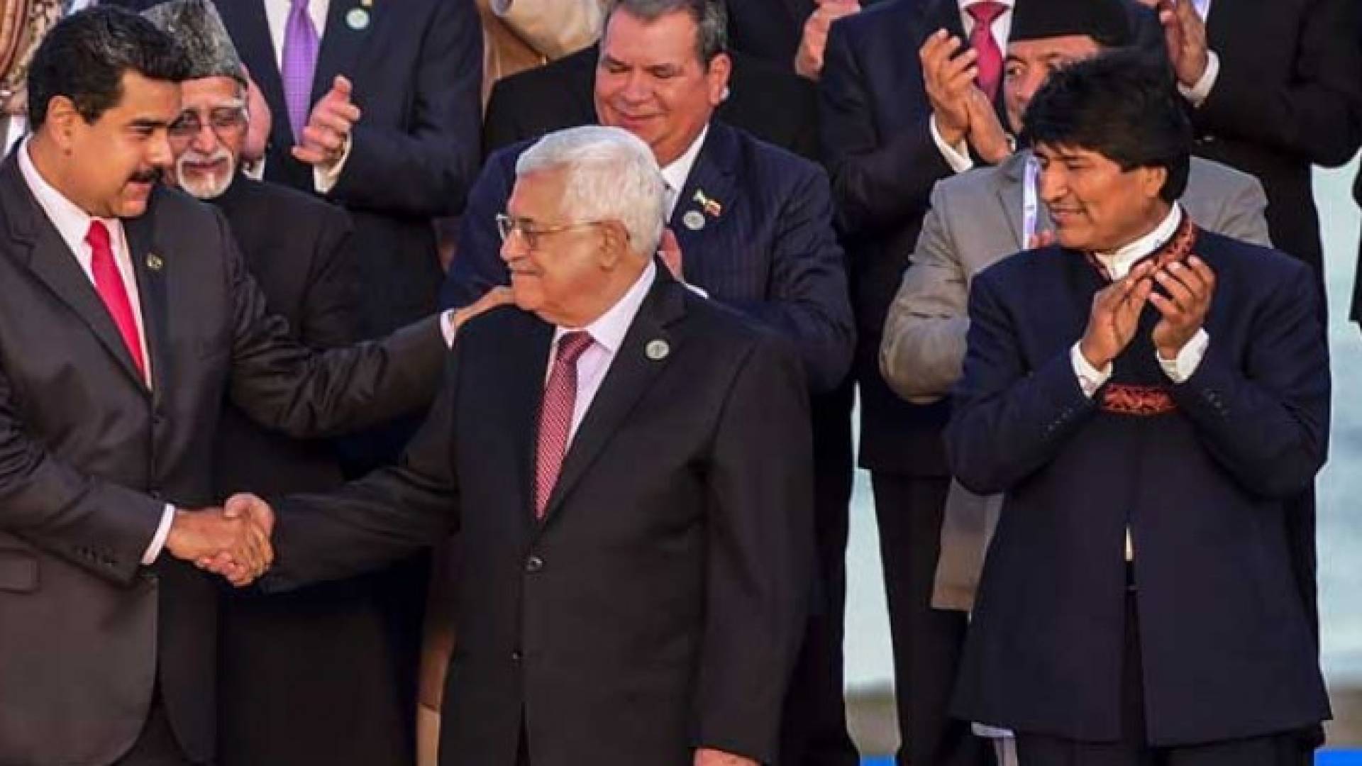 عباس يجدد تاييده للمبادرة الفرنسية لعقد مؤتمر دولي حول السلام