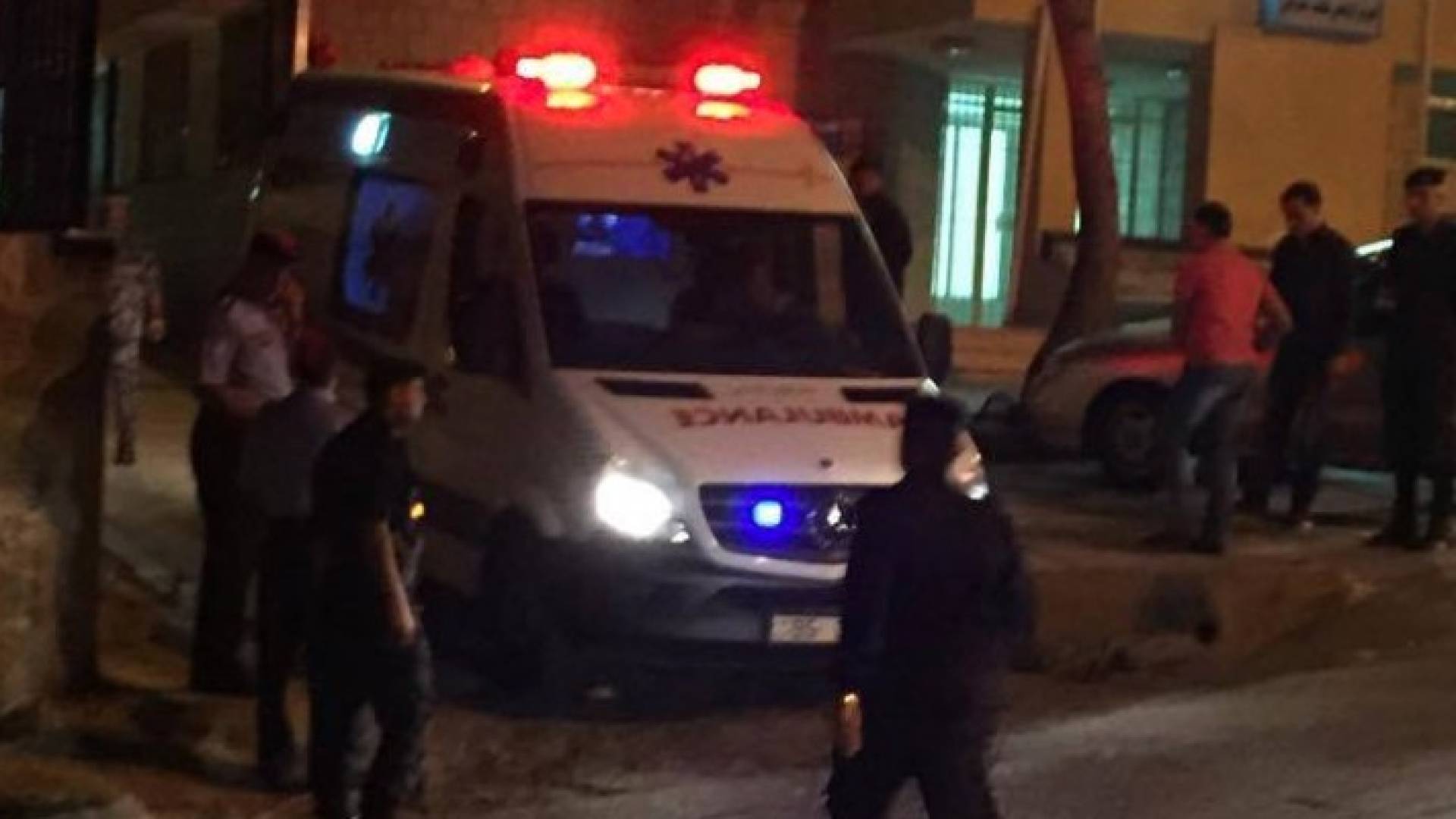 بالصور.. وصول جثمان الشهيد العمرو الى مستشفى البشير