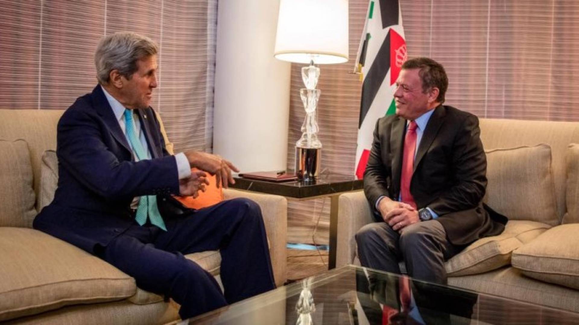 الملك يلتقي وزير الخارجية الأمريكي