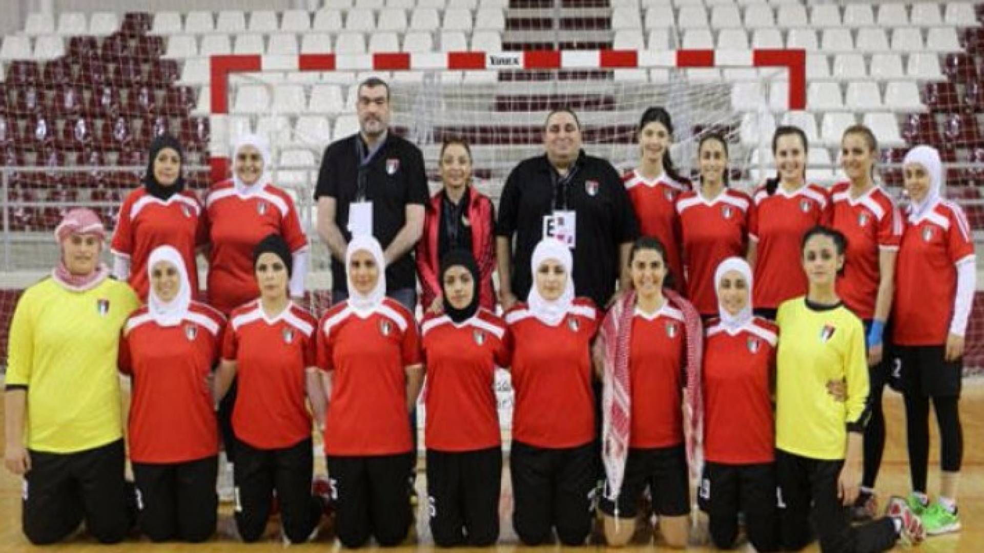 المنتخب الوطني يواجه نظيره القطري في موقعة اللقب اليوم