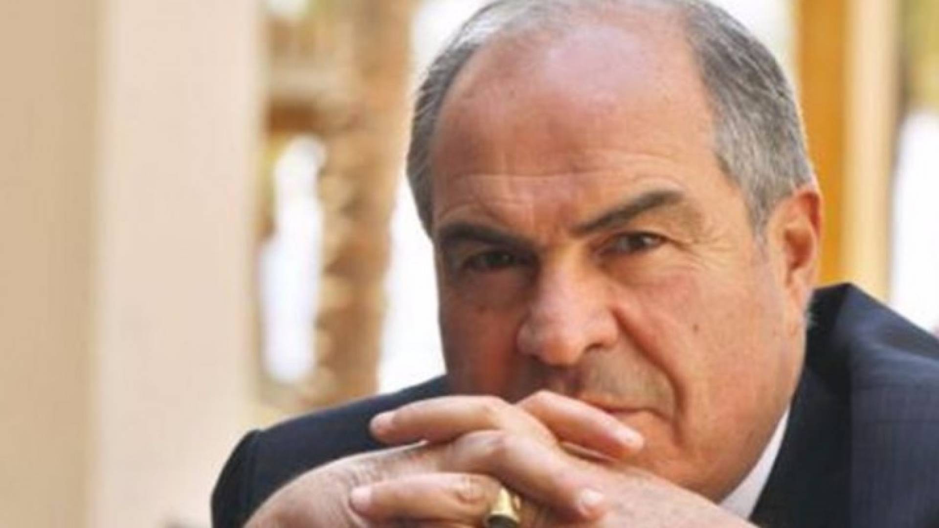 رئيس الوزراء ينعى الوزير الأسبق أمين الحسيني