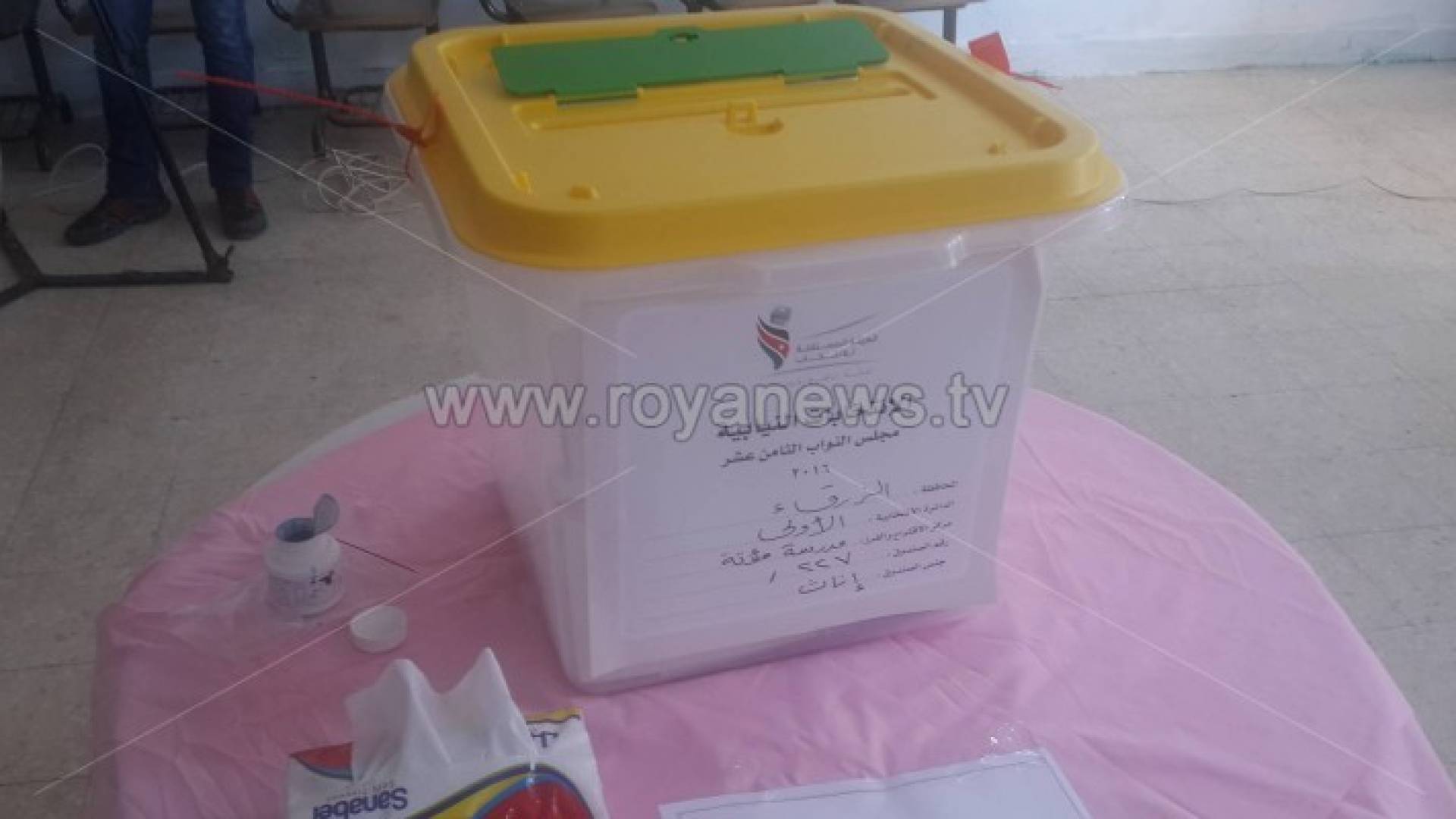 بالصور.. اكثر من مئة ناخبة ادلين بأصواتهن في مدرسة مؤتة في الزرقاء الأولى