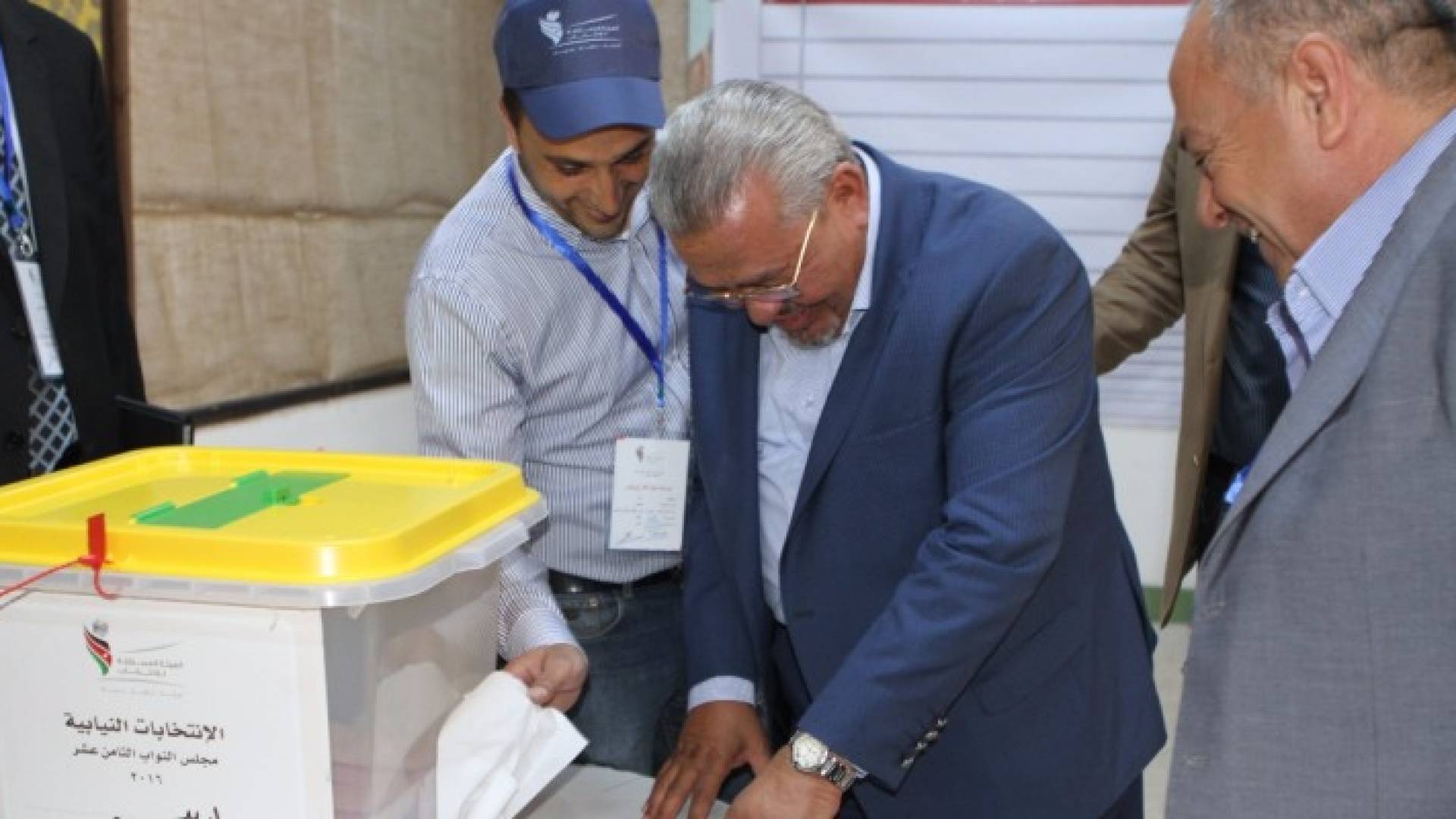 الروابدة يدلي بصوته في اربد ..صور