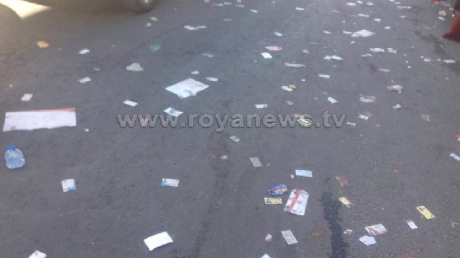 بالصور نفايات مرشحين وبقايا طعام في مراكز الاقتراع