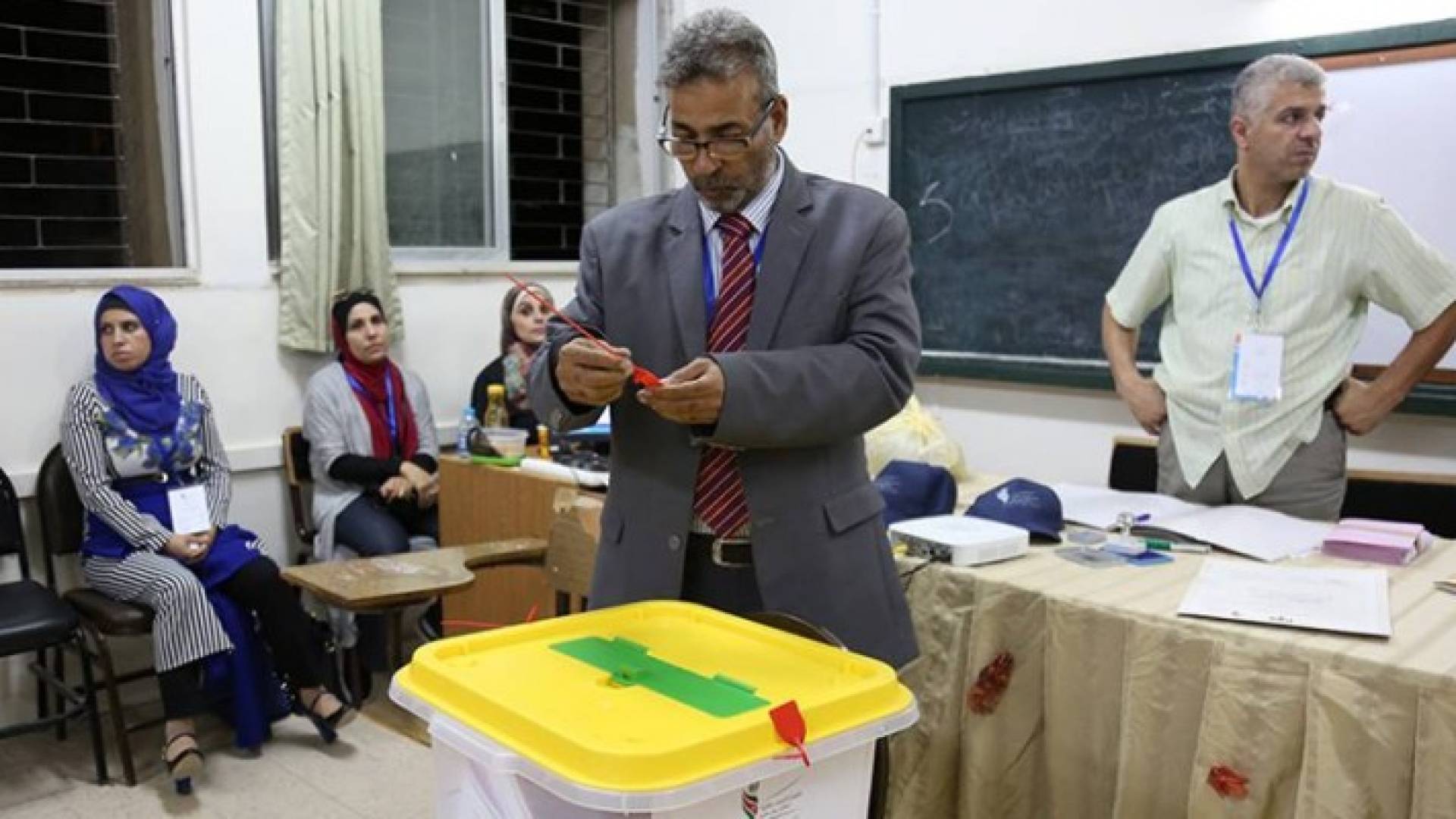 الإسلاميون ' غير مطمئنين ' من تأخير إعلان النتائج