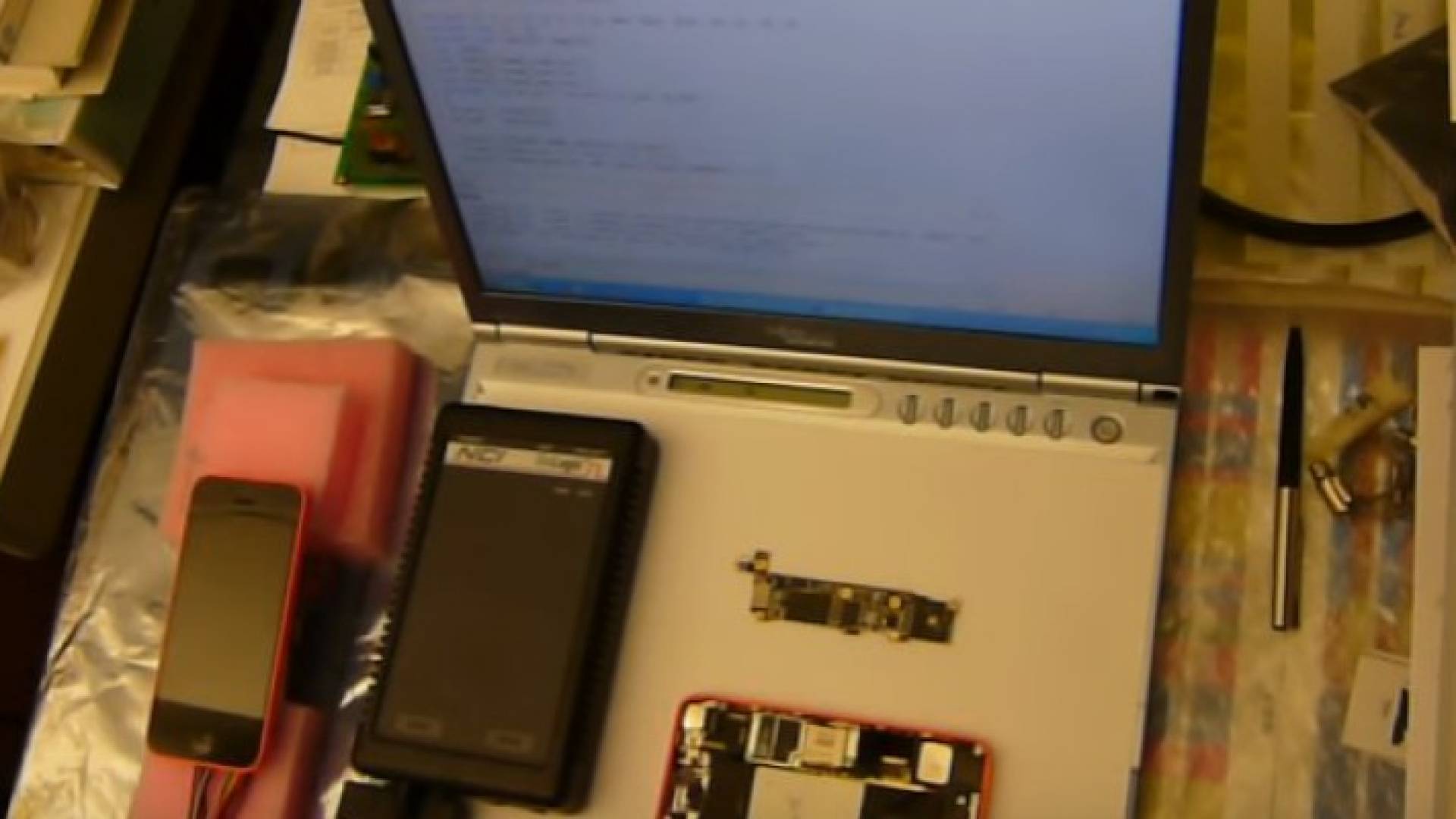 بالفيديو: عالم يخترق آيفون