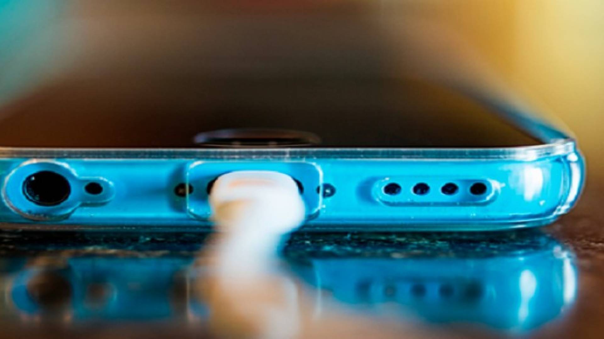 أخطاء الشحن تدمر بطارية الهواتف الذكية