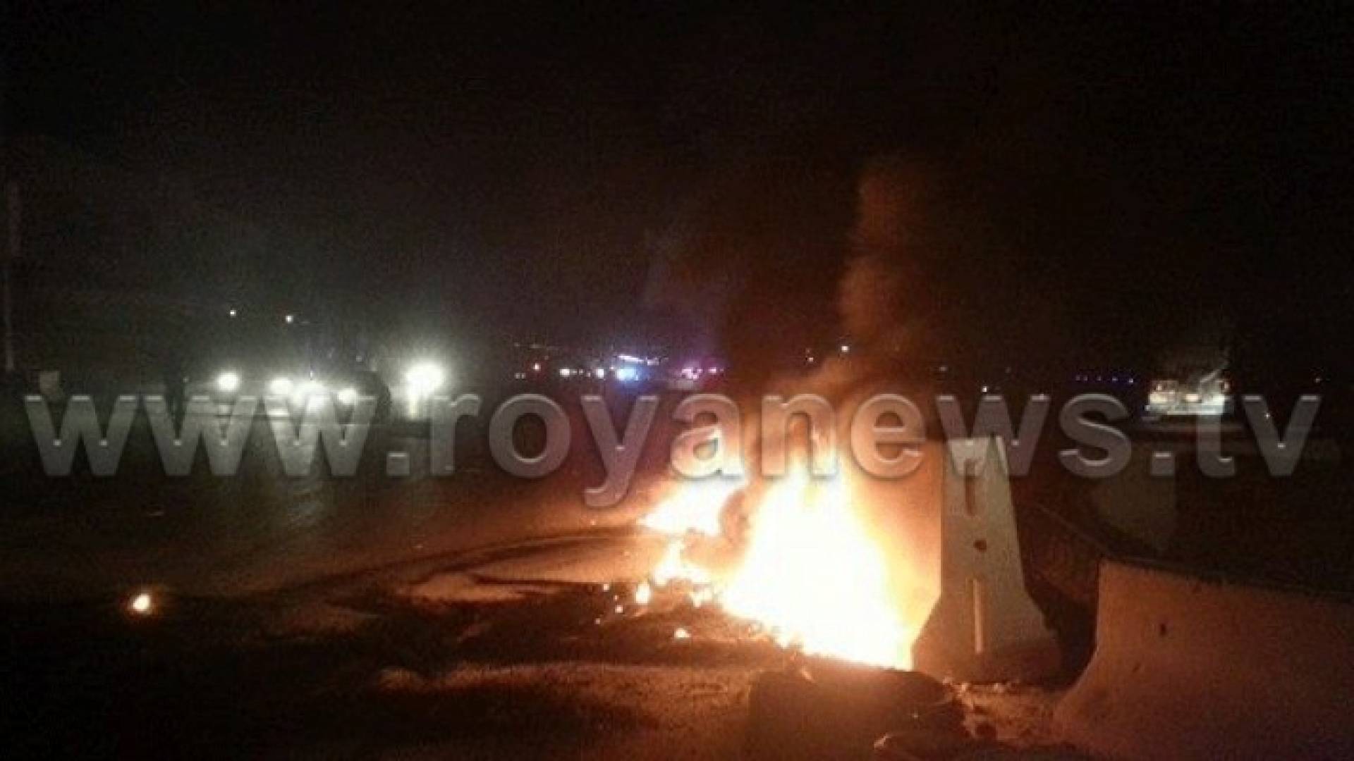 الدرك يعيد فتح طريق الموقر في البادية الوسطى .. صور وتفاصيل