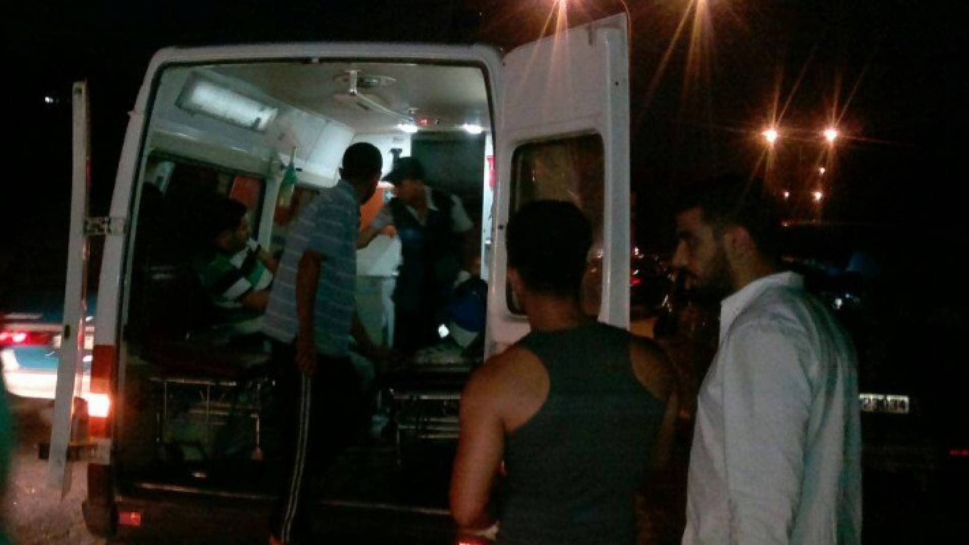 اصابة 5 اشخاص في حادث سير على طريق المطار .. صور
