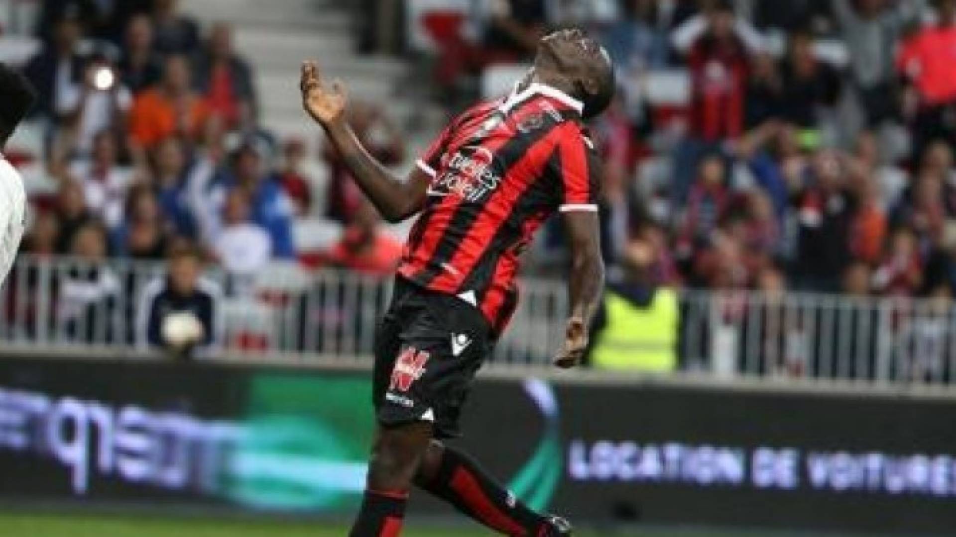 بالوتيلي المتألق يقود نيس لتصدر الدوري الفرنسي