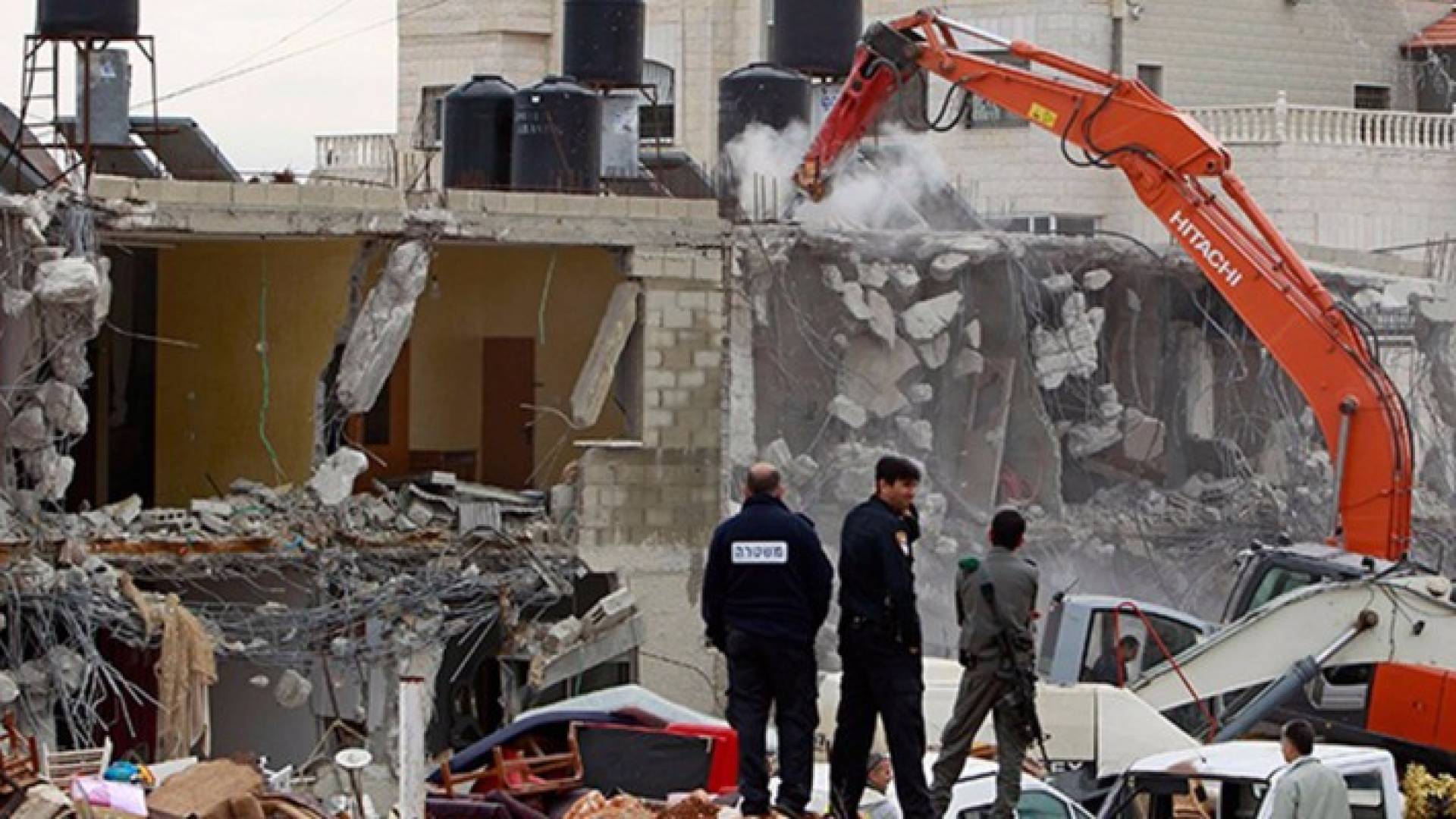 بلدية الاحتلال توزع اوامر هدم في القدس