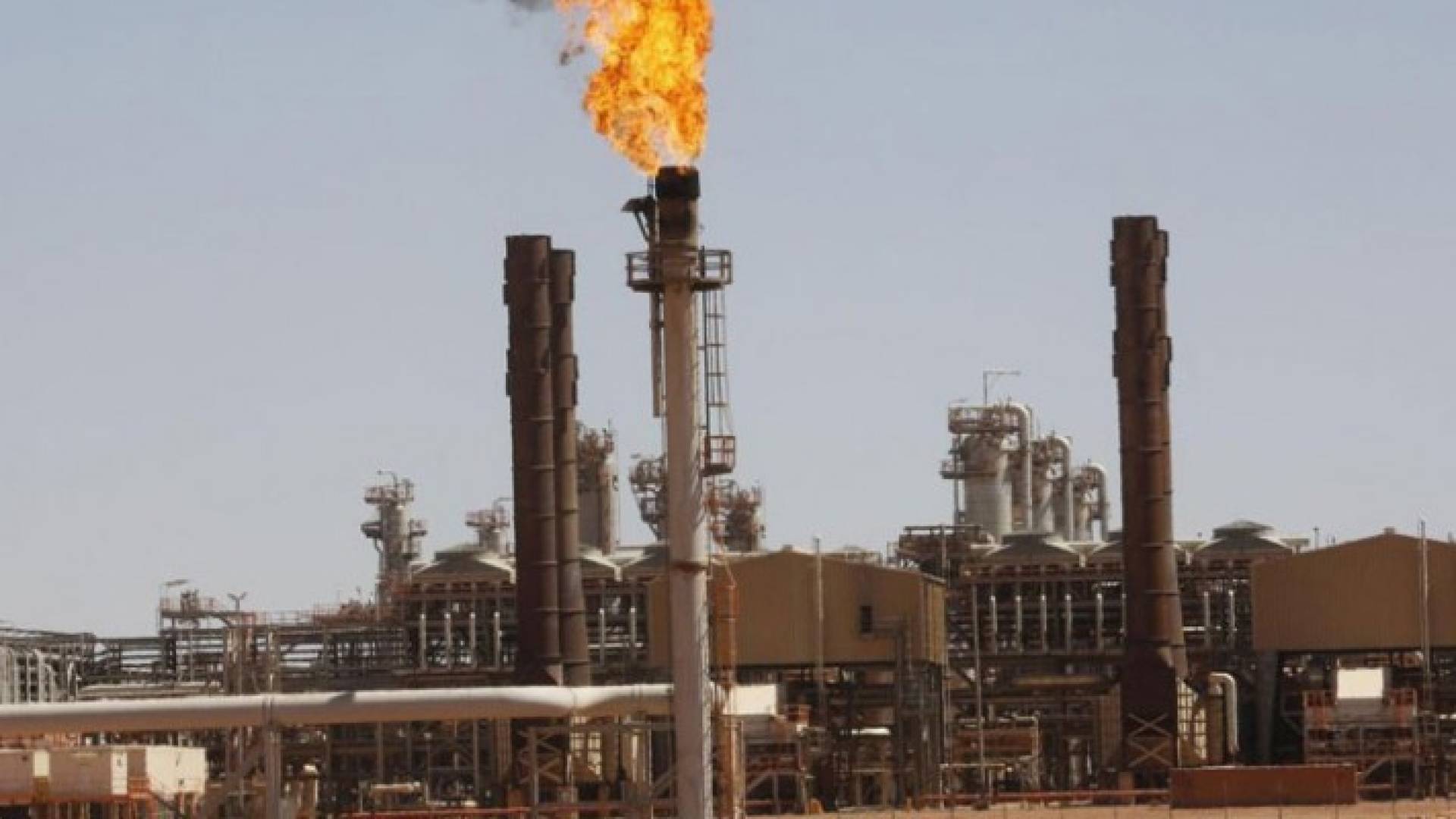 النفط يواصل الصعود جراء هبوط المخزونات الأميركية