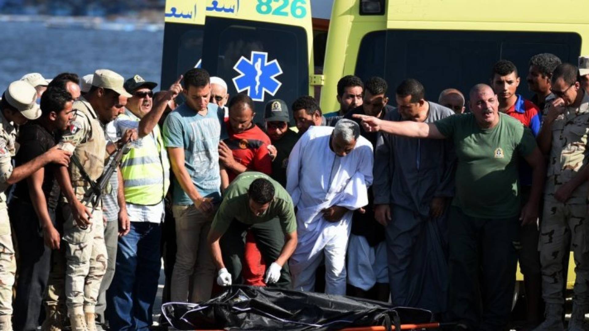 مصر: ارتفاع عدد ضحايا غرق قارب المهاجرين إلى أكثر من 100