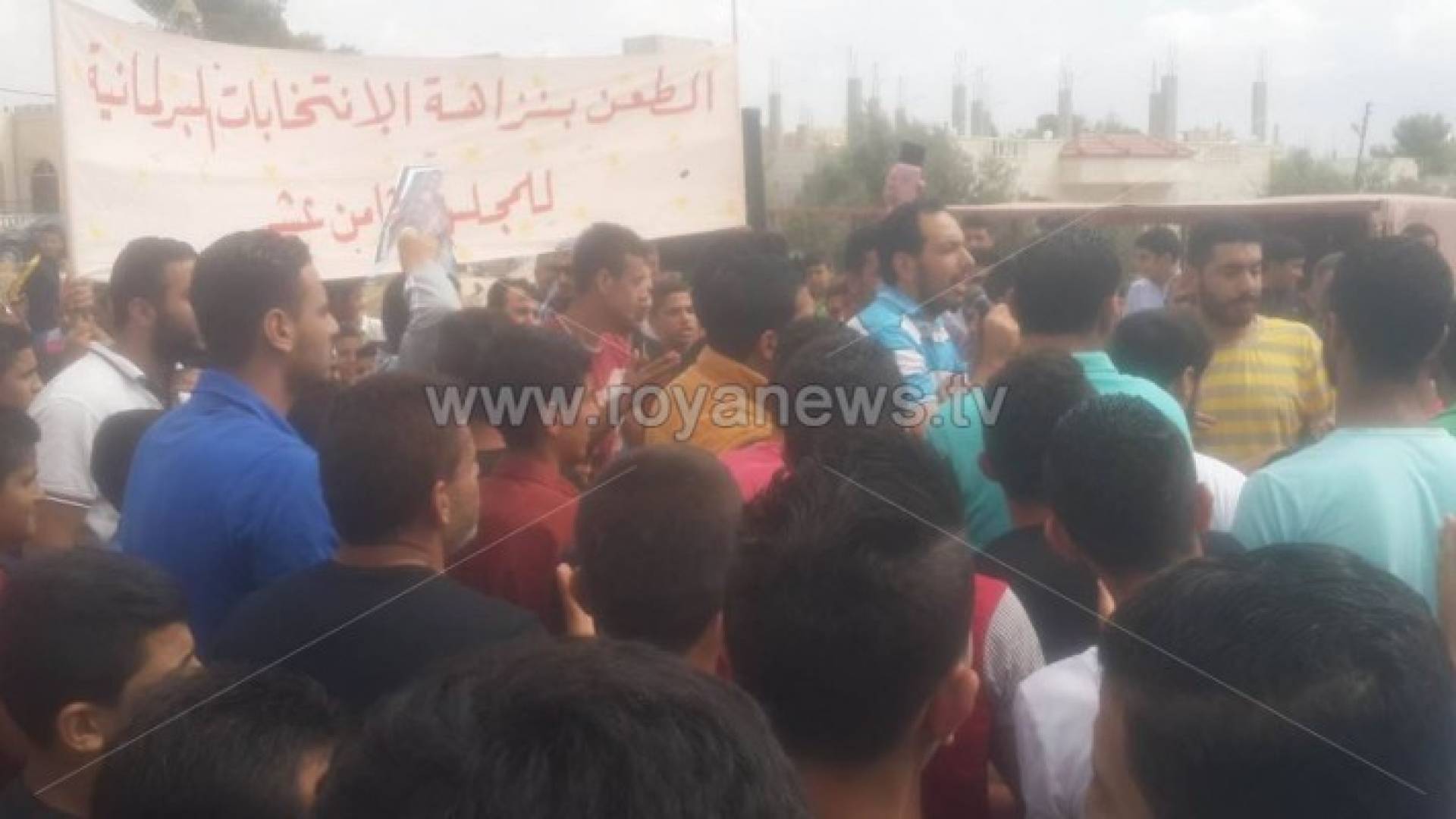 اربد: أهالي بلدة دوقرة يحتجون على نتائج الانتخابات..صور