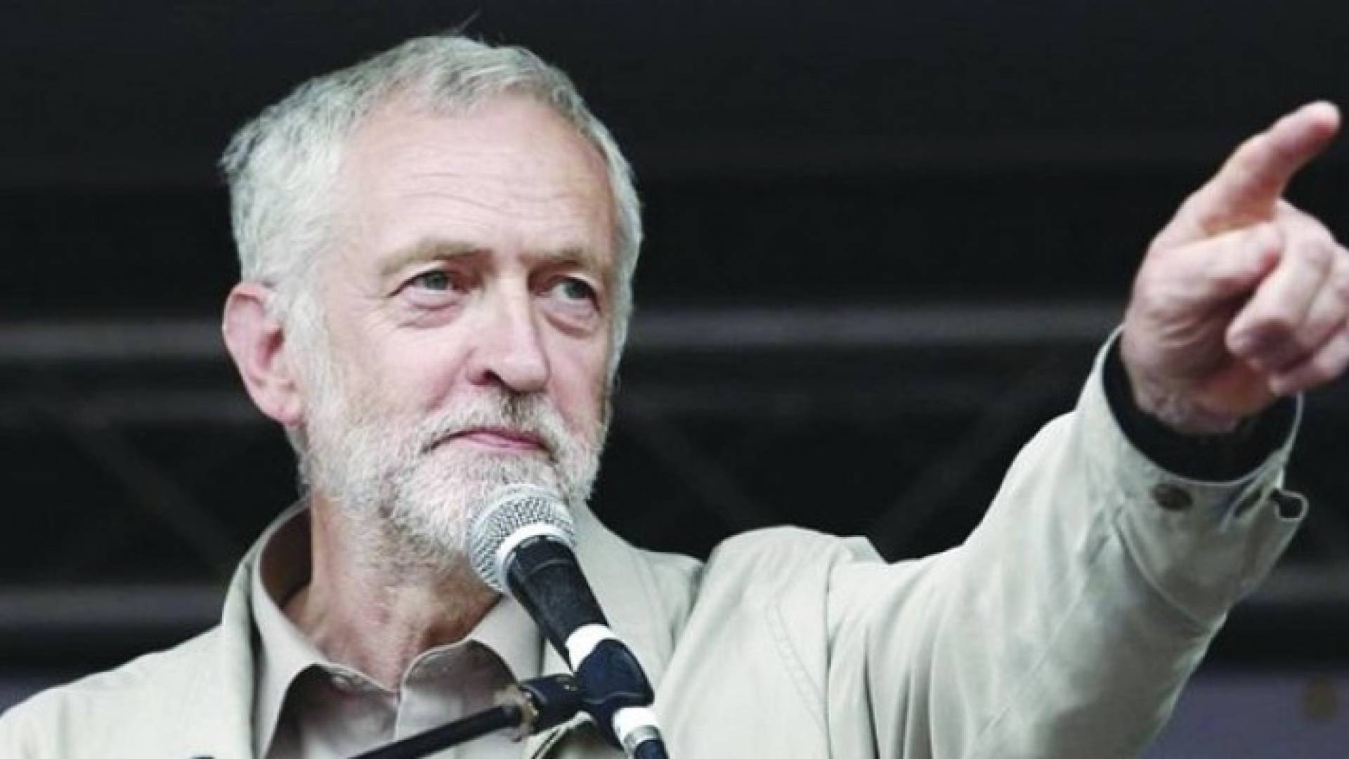 جيرمي كوربين زعيم حزب العماتل البريطاني 