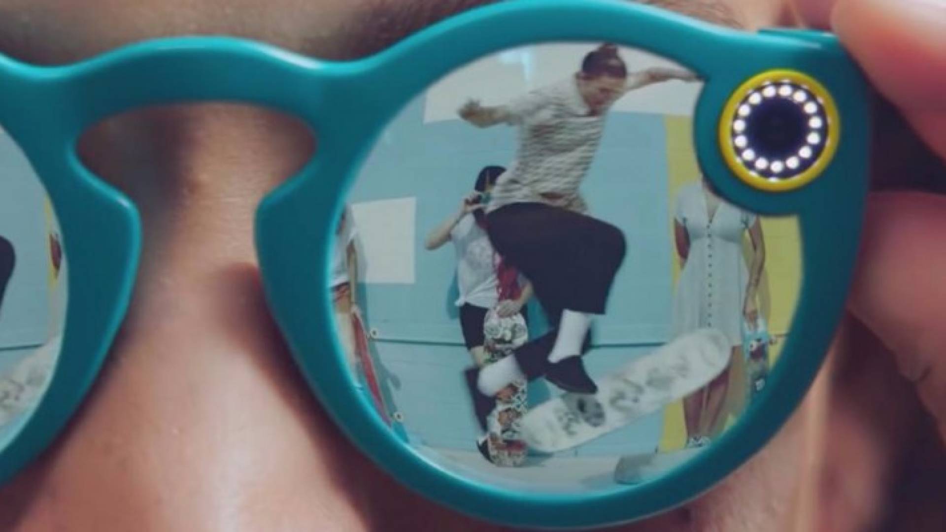 سناب شات تنتج نظارات لتصوير مقاطع الفيديو