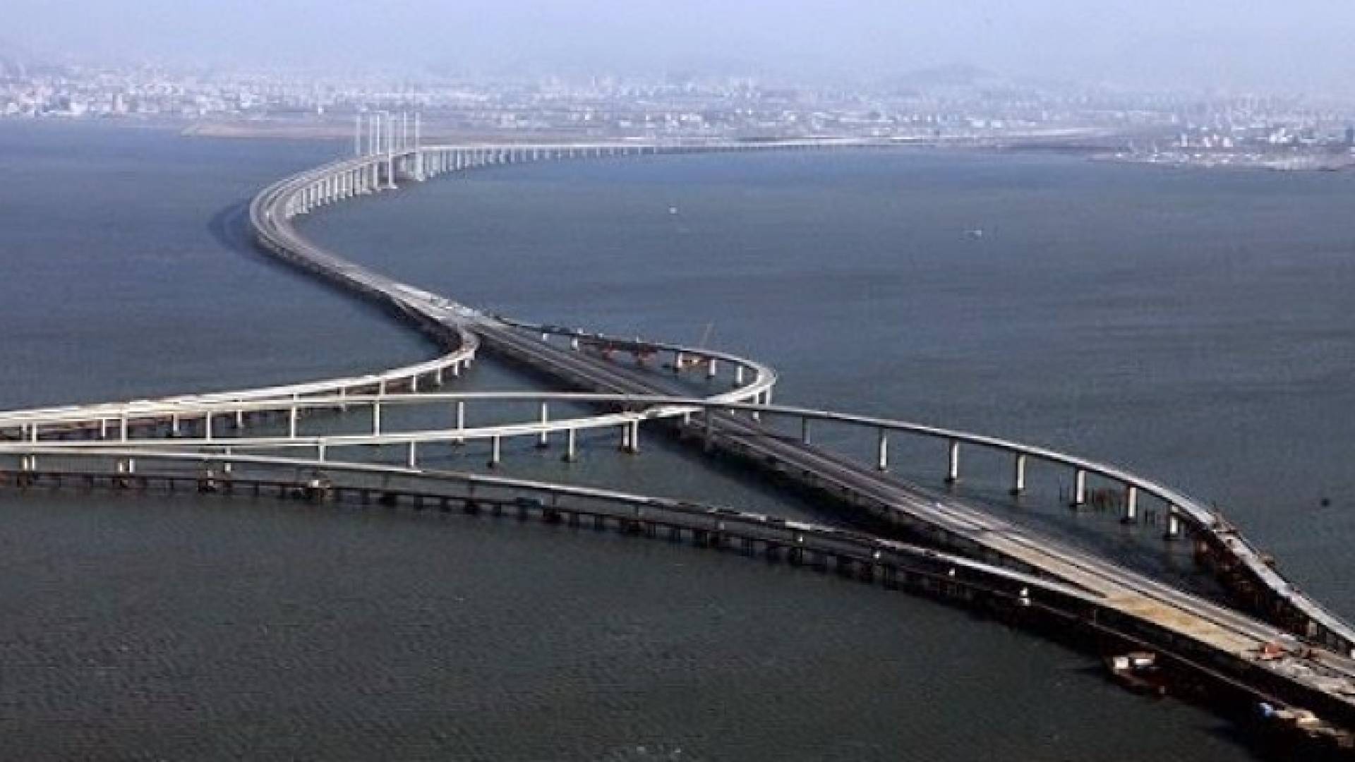 اكتمال بناء اطول جسر بحري في العالم