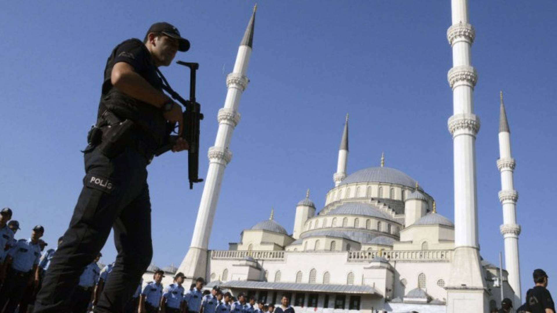 السلطات التركيا تقيل 87 عنصرا من الاستخبارات 