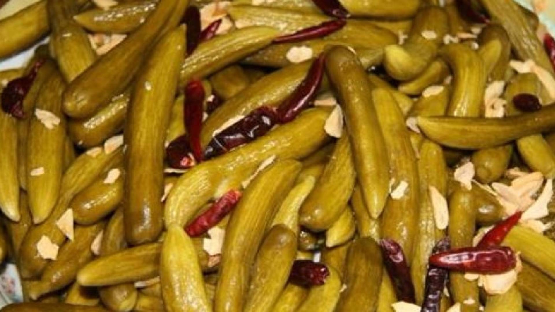 اتلاف طن من المخللات الفاسدة في اربد