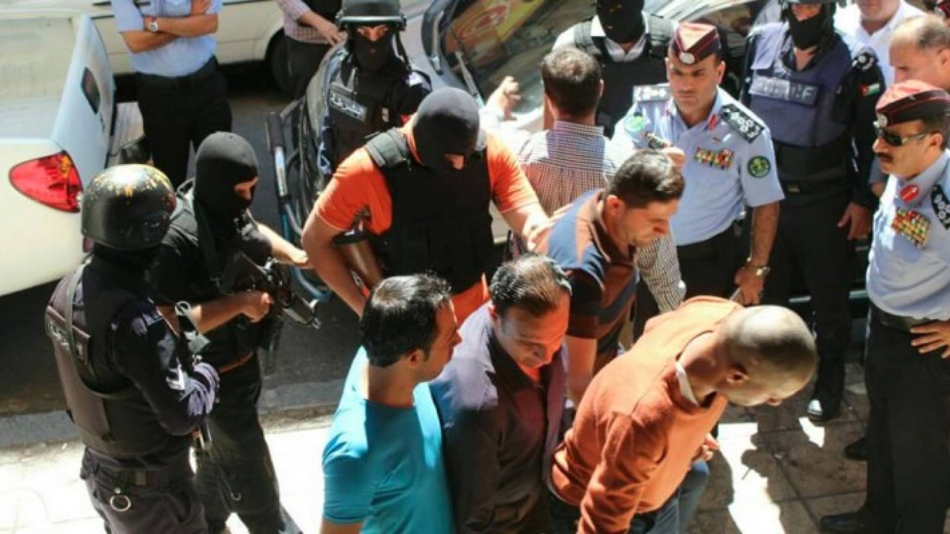 السارقون يقومون بتمثيل الجريمة في اربد 