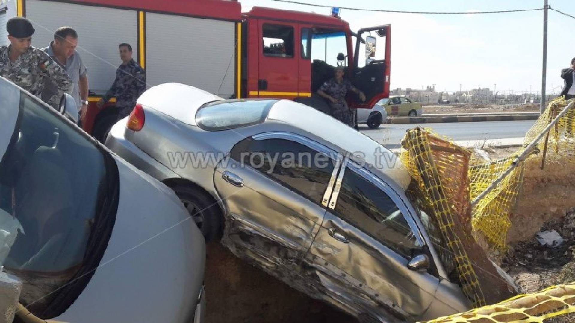 سقوط مركبتين في حفريات في مدينة اربد