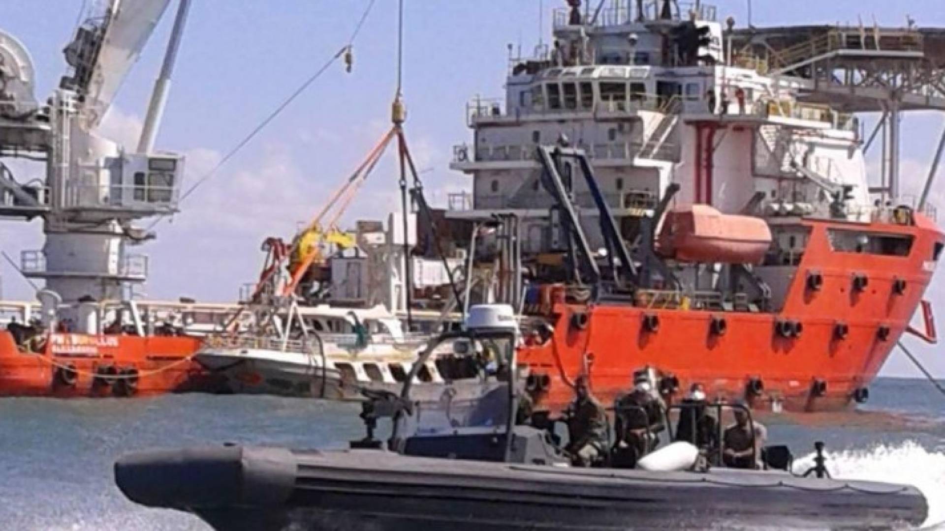 نجا 160 شخصا كانوا على متن القارب