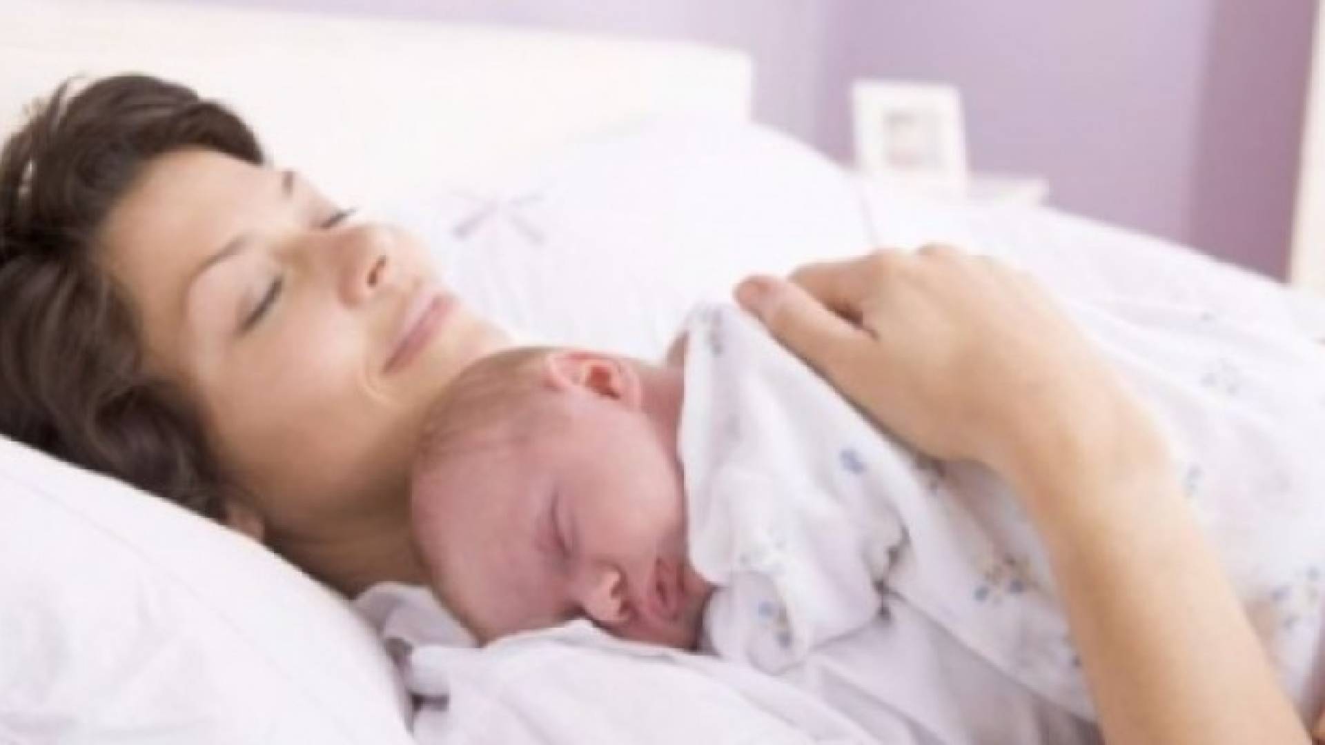 صورة تعبيرية لام وابنها 