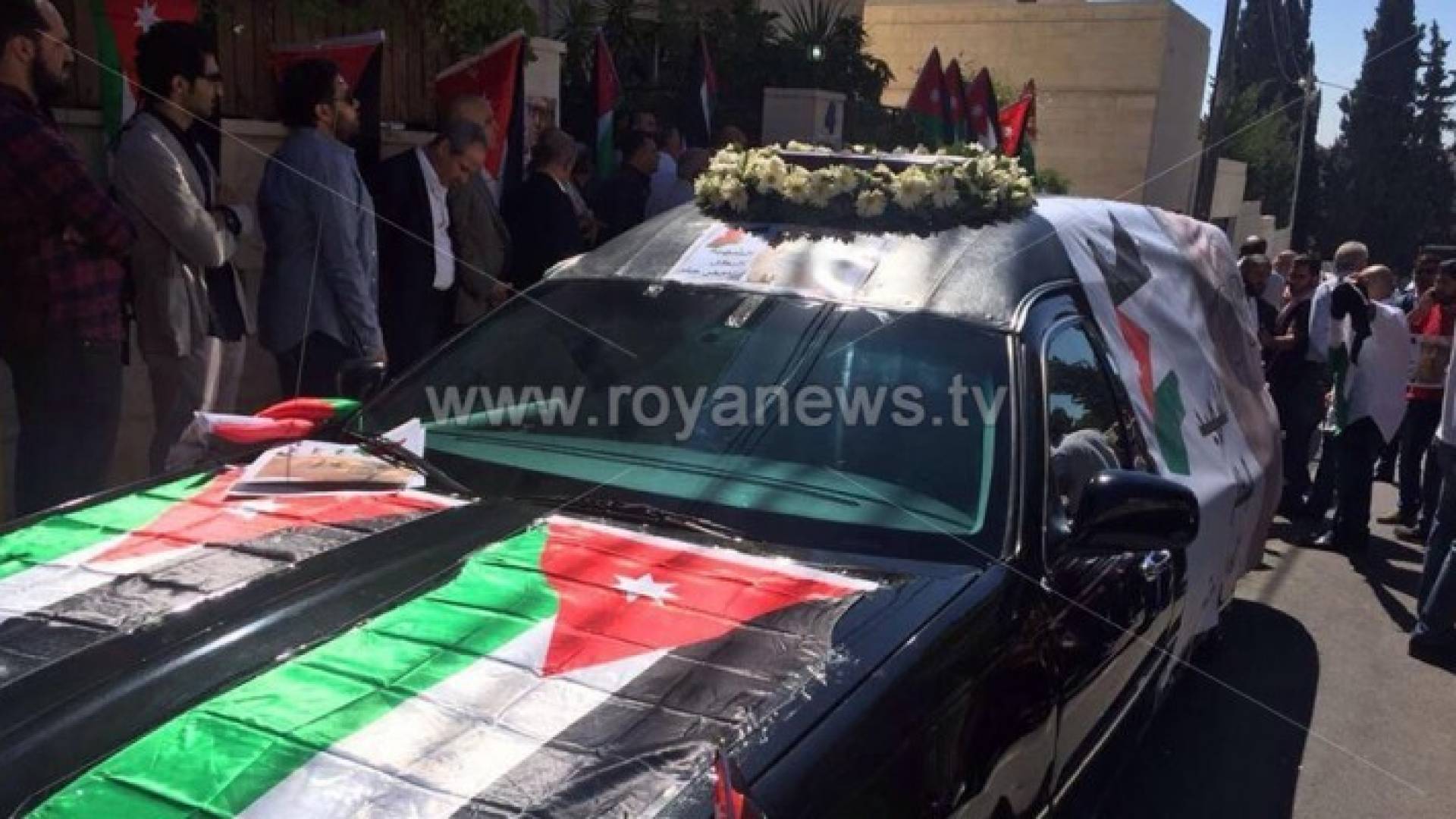 لحظة وصول جثمان ناهض حتر إلى منزله في اللويبدة 