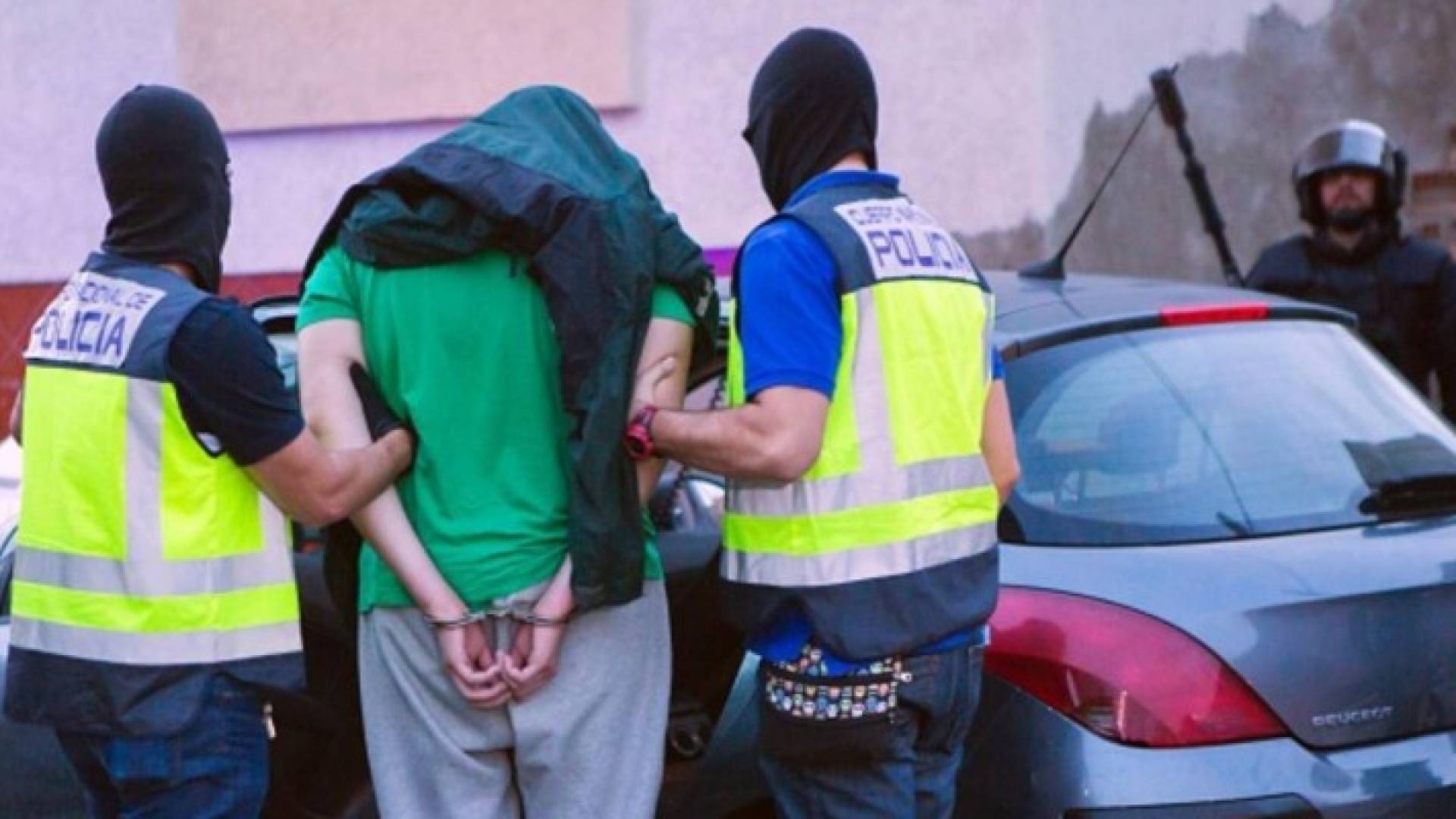 الشرطة الإسبانية خلالها اعتقالها أحد أفراد المجموعة في مليلة - 28 سبتمبر 2016