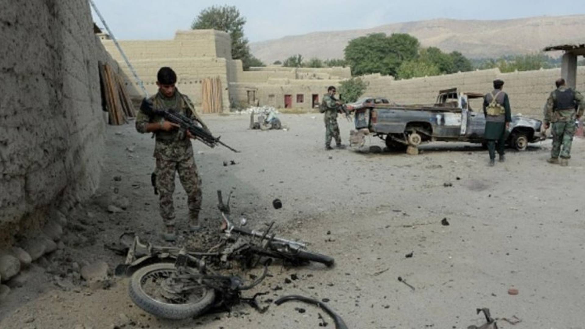  جنود أفغان يشاركون في عملية عسكرية ضد داعش في يوليو 2016.