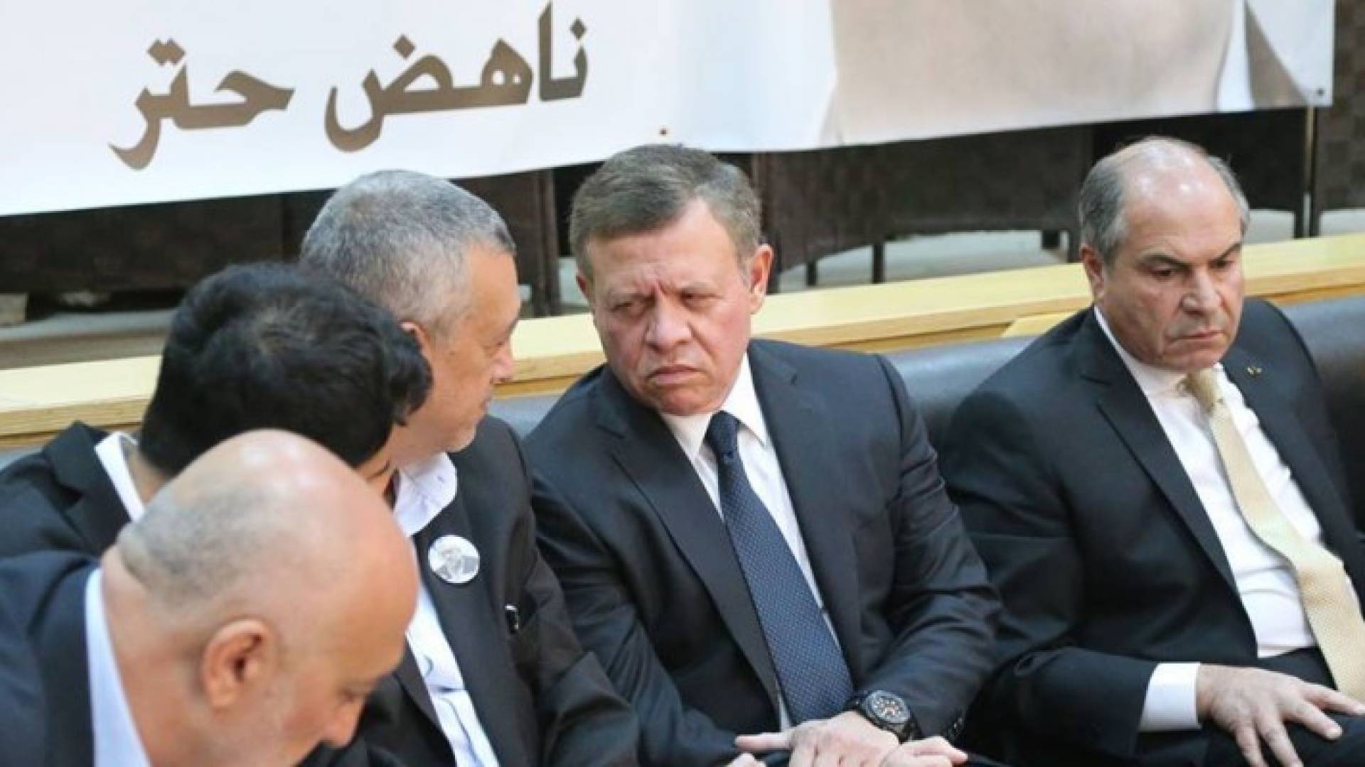 جلالة الملك عبدالله الثاني في ديوان عزاء حتر في الفحيص