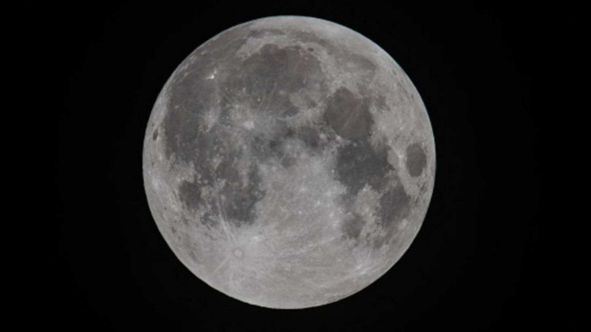  هذه الظاهرة تتكرر مرة واحدة كل عامين ونصف العام.